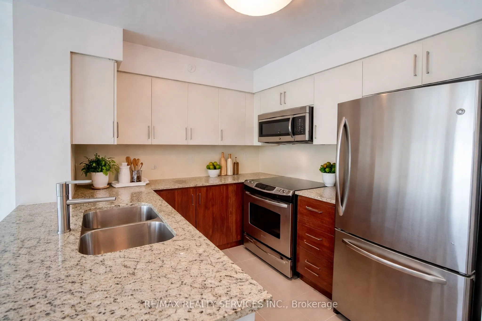 205 Sherway Gardens Road #811