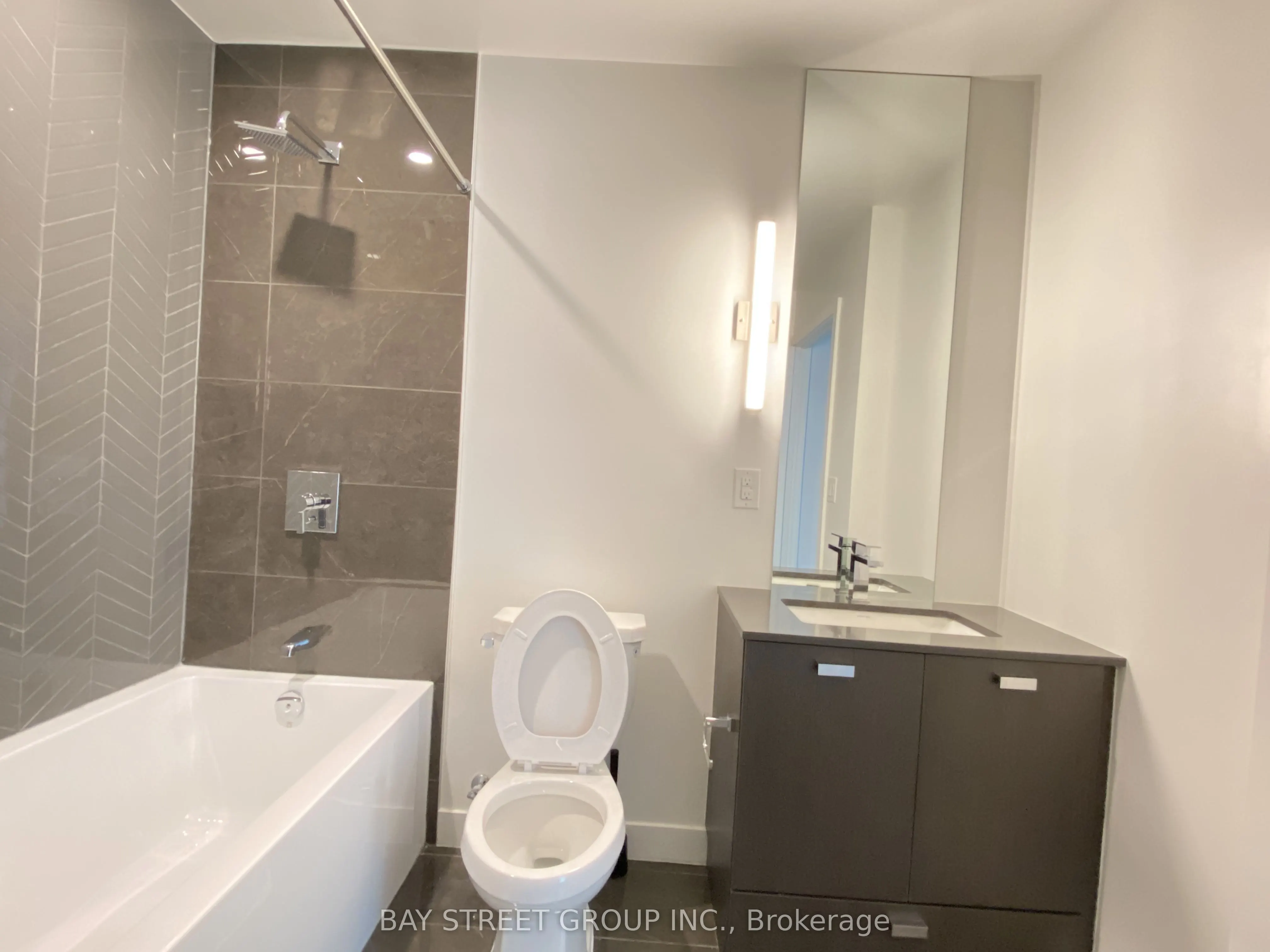 10 De Boers Drive #814