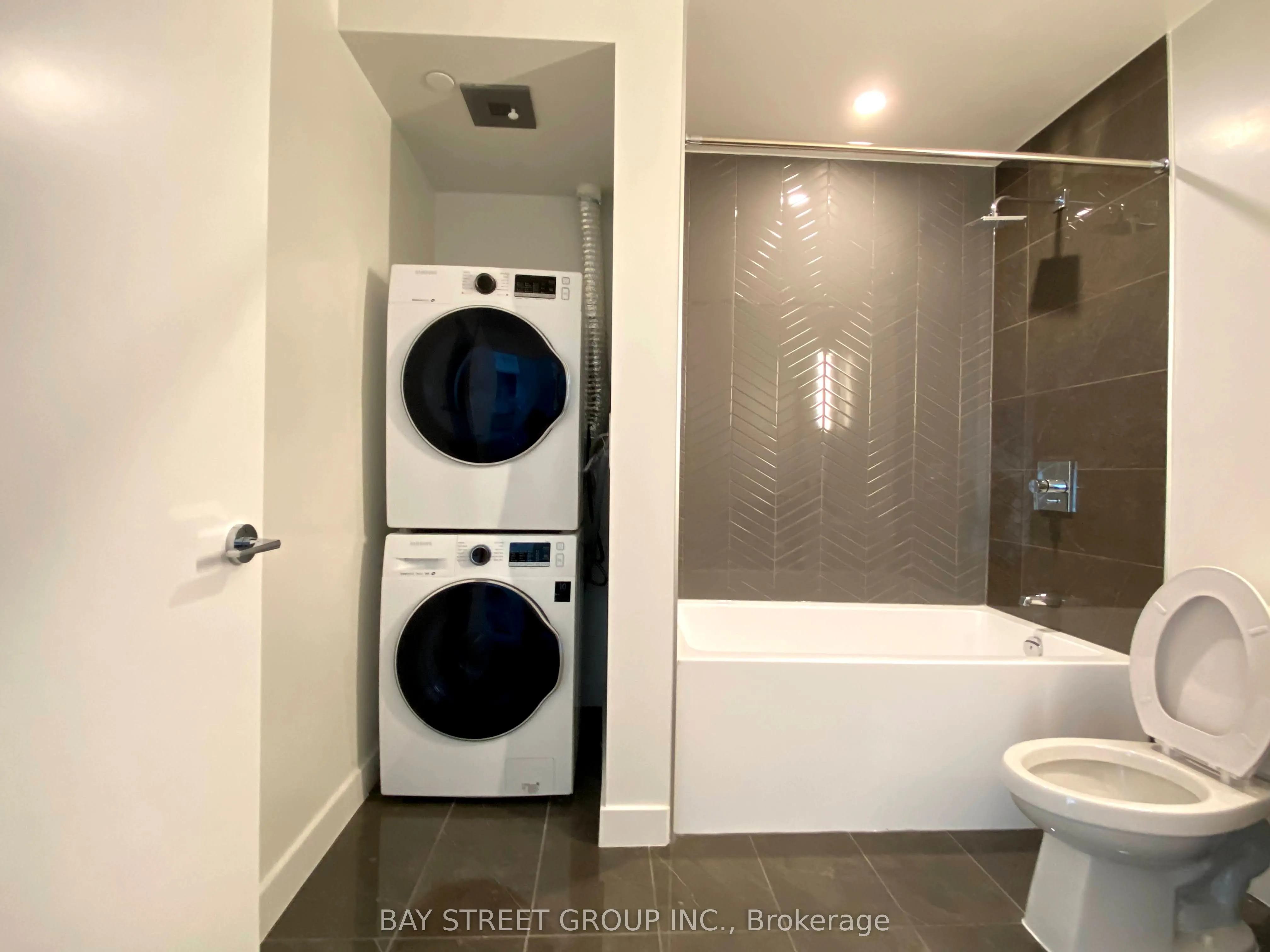 10 De Boers Drive #814