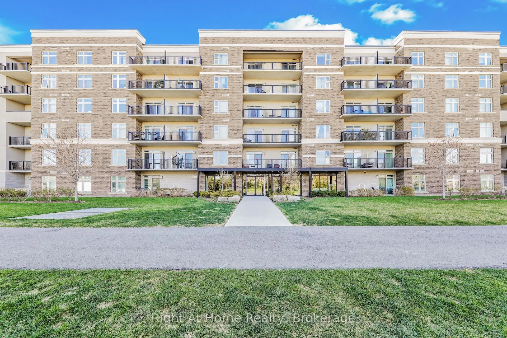 610 Farmstead Drive #307