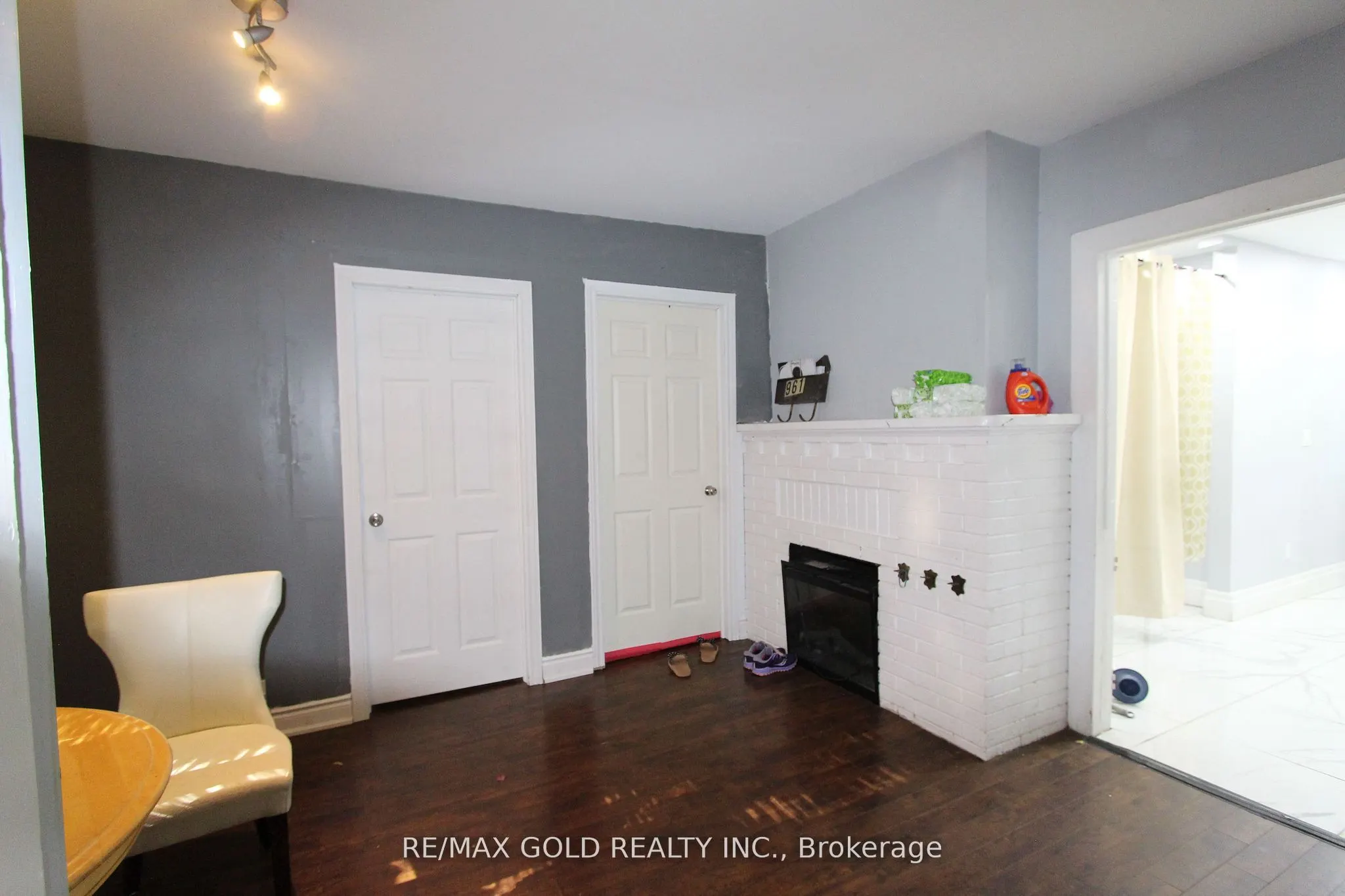 961 Lakeshore Road W