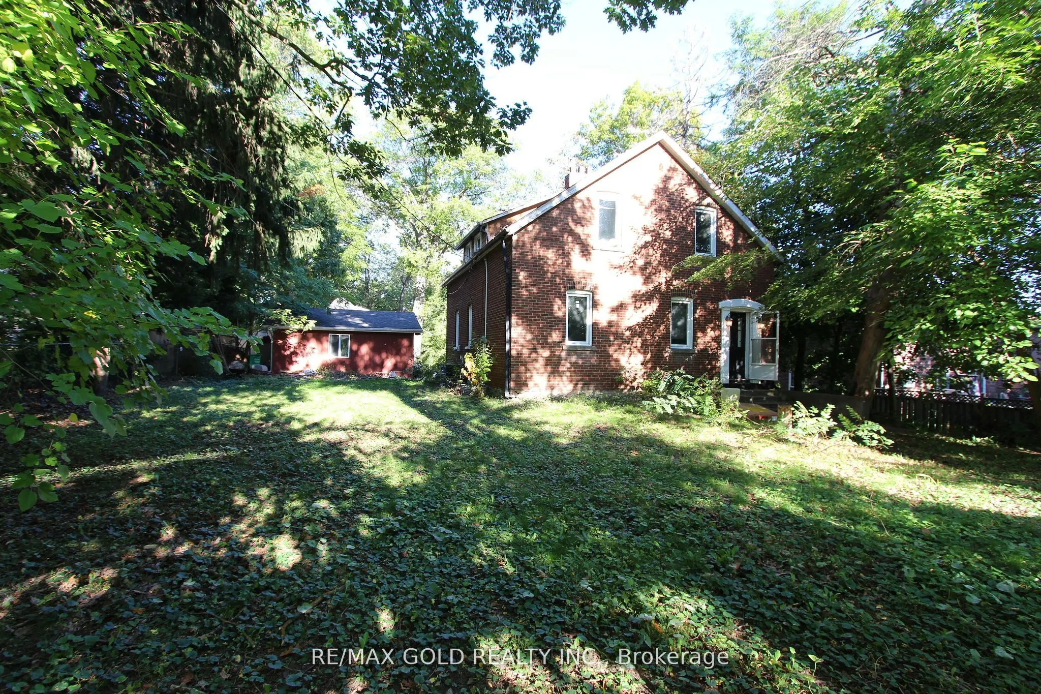 961 Lakeshore Road W