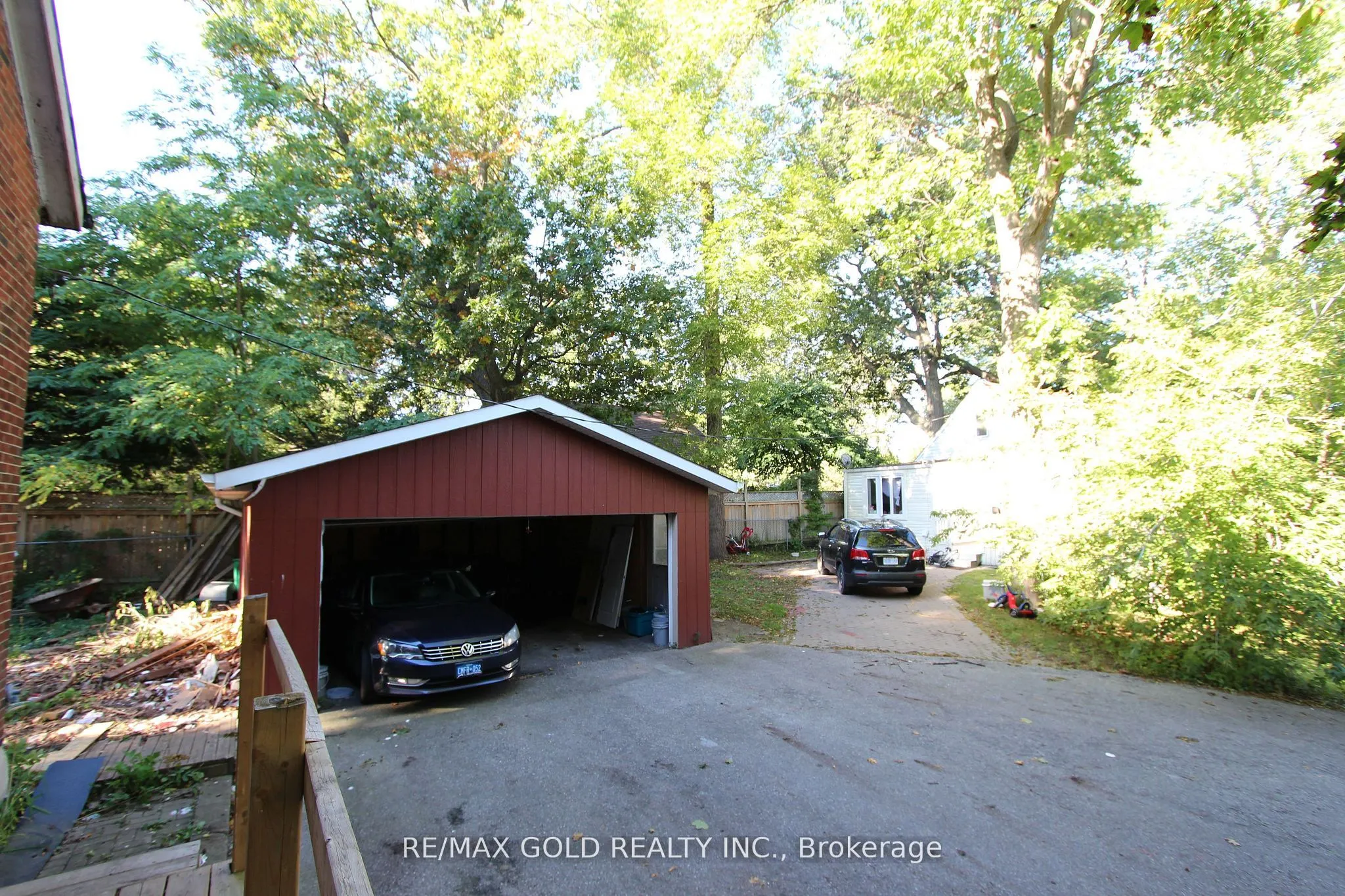 961 Lakeshore Road W