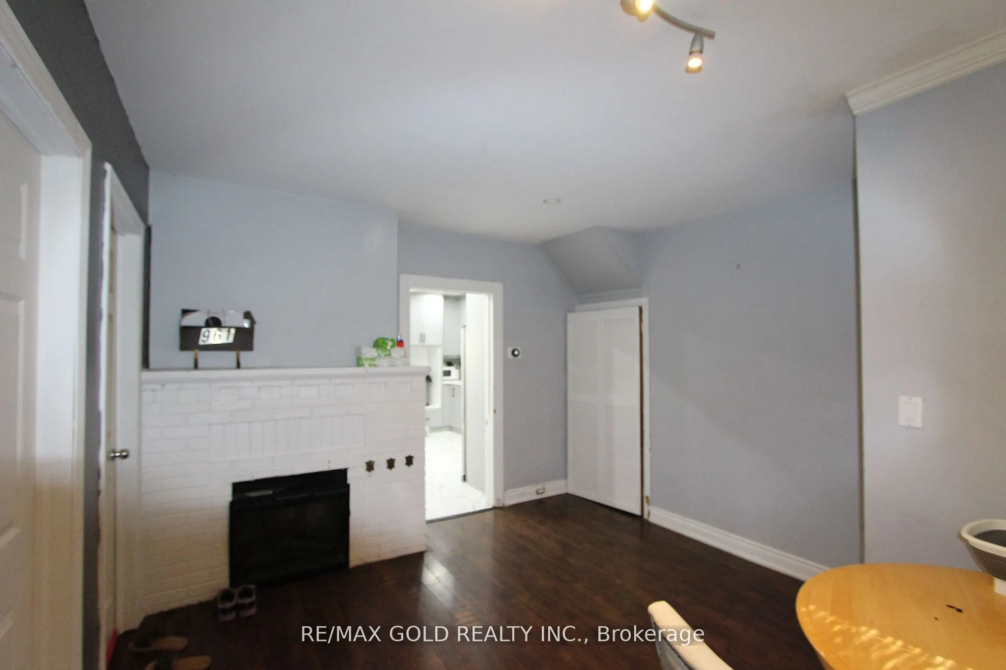 961 Lakeshore Road W