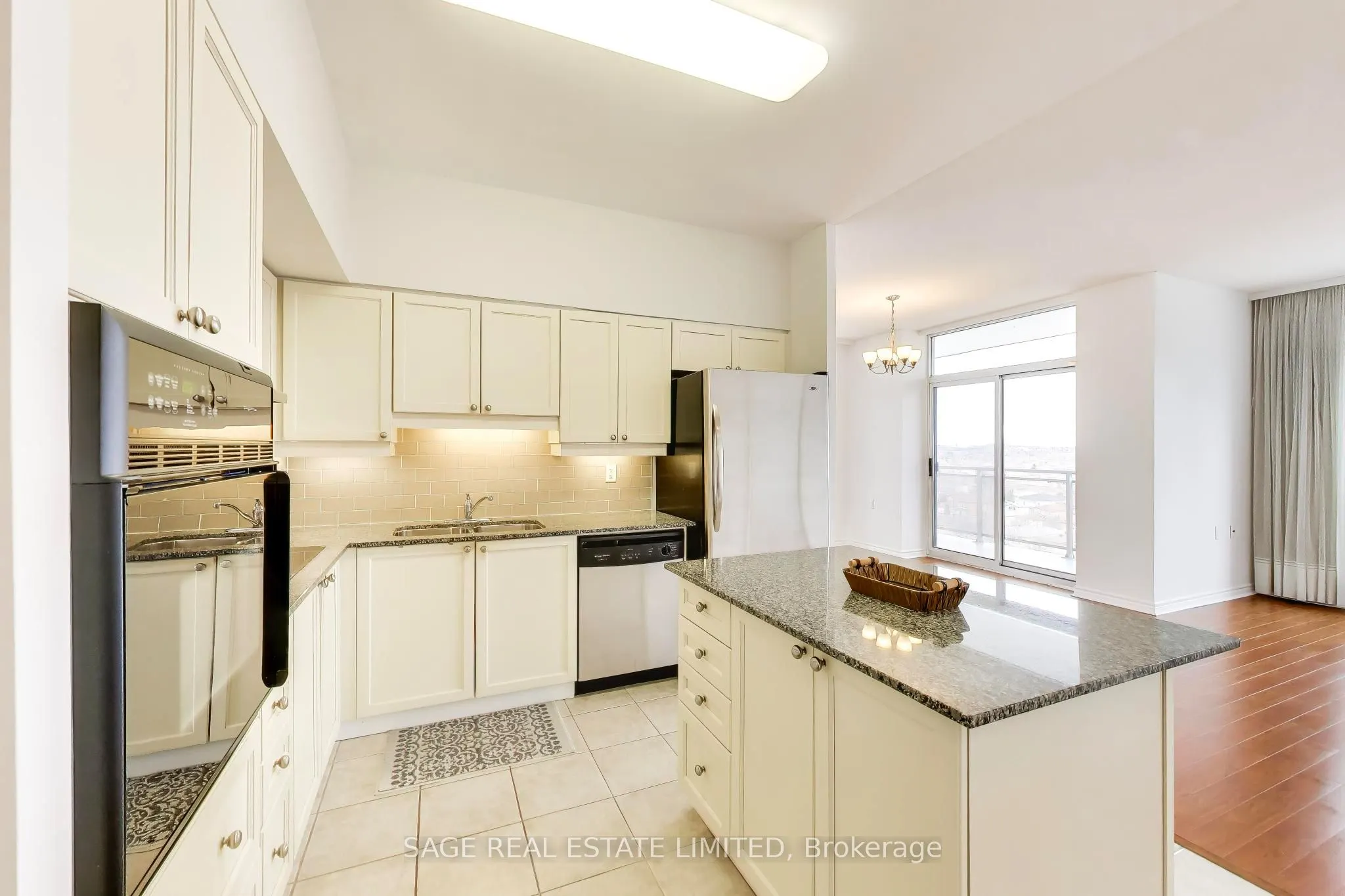 810 Scollard Court #902