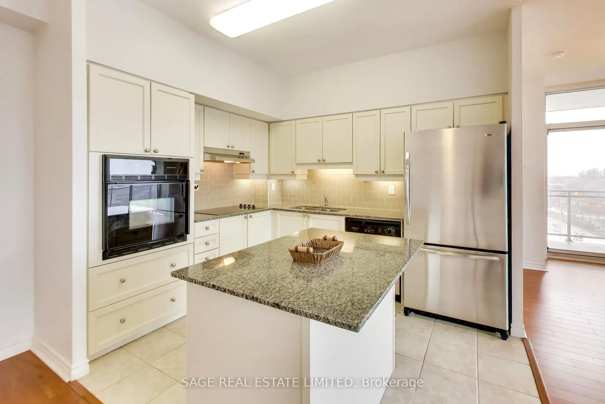 810 Scollard Court #902