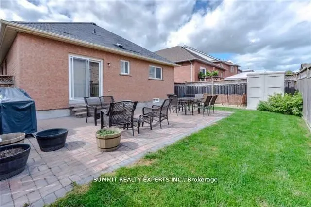 23 Bissell Drive N