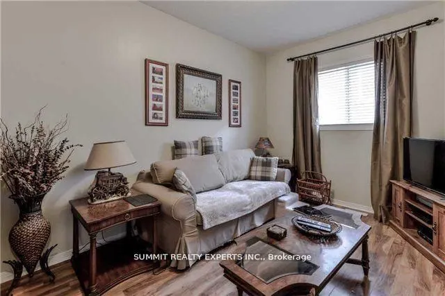 23 Bissell Drive N