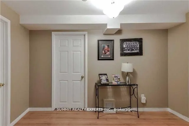 23 Bissell Drive N