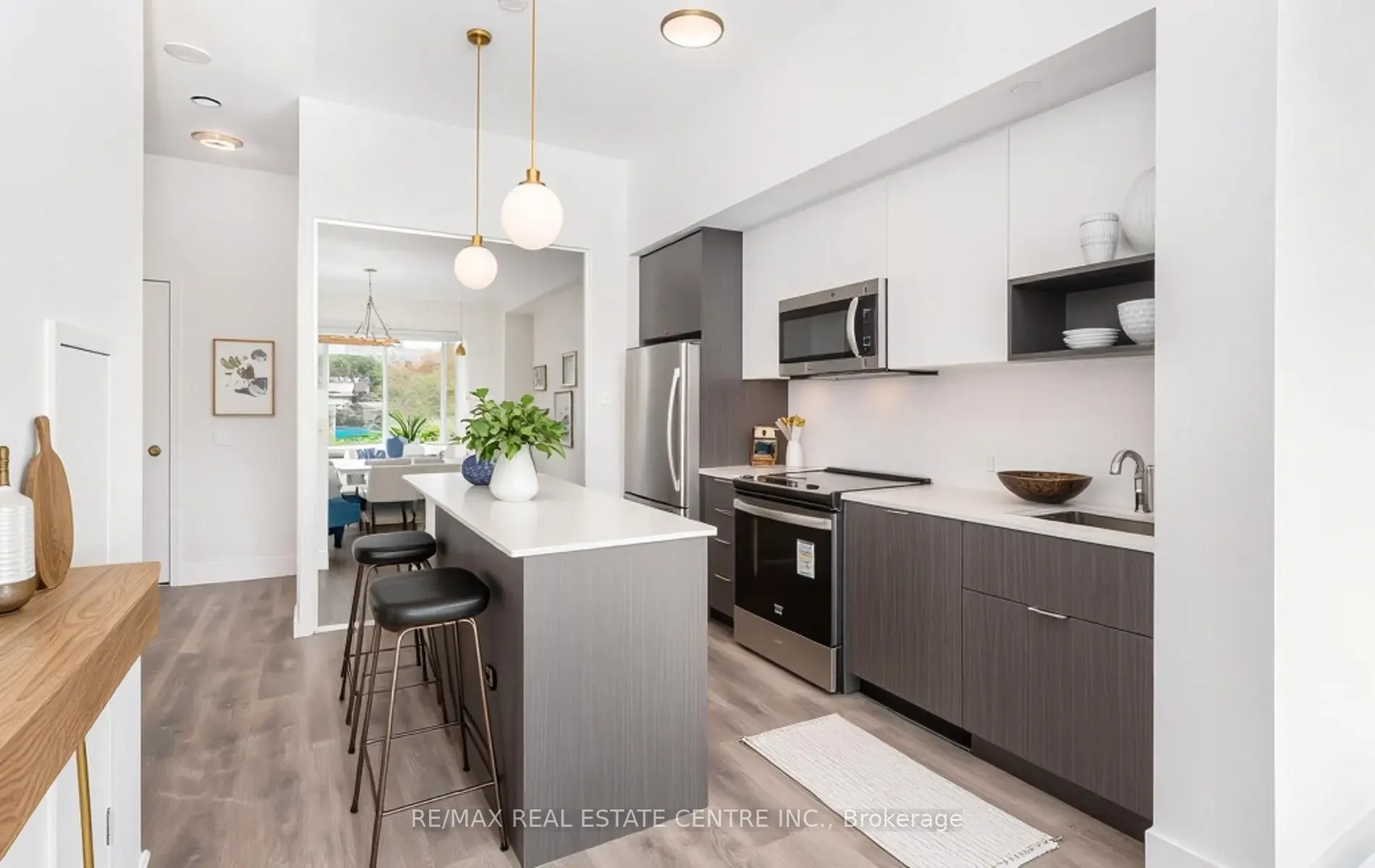 202 Burnhamthorpe Road E #301