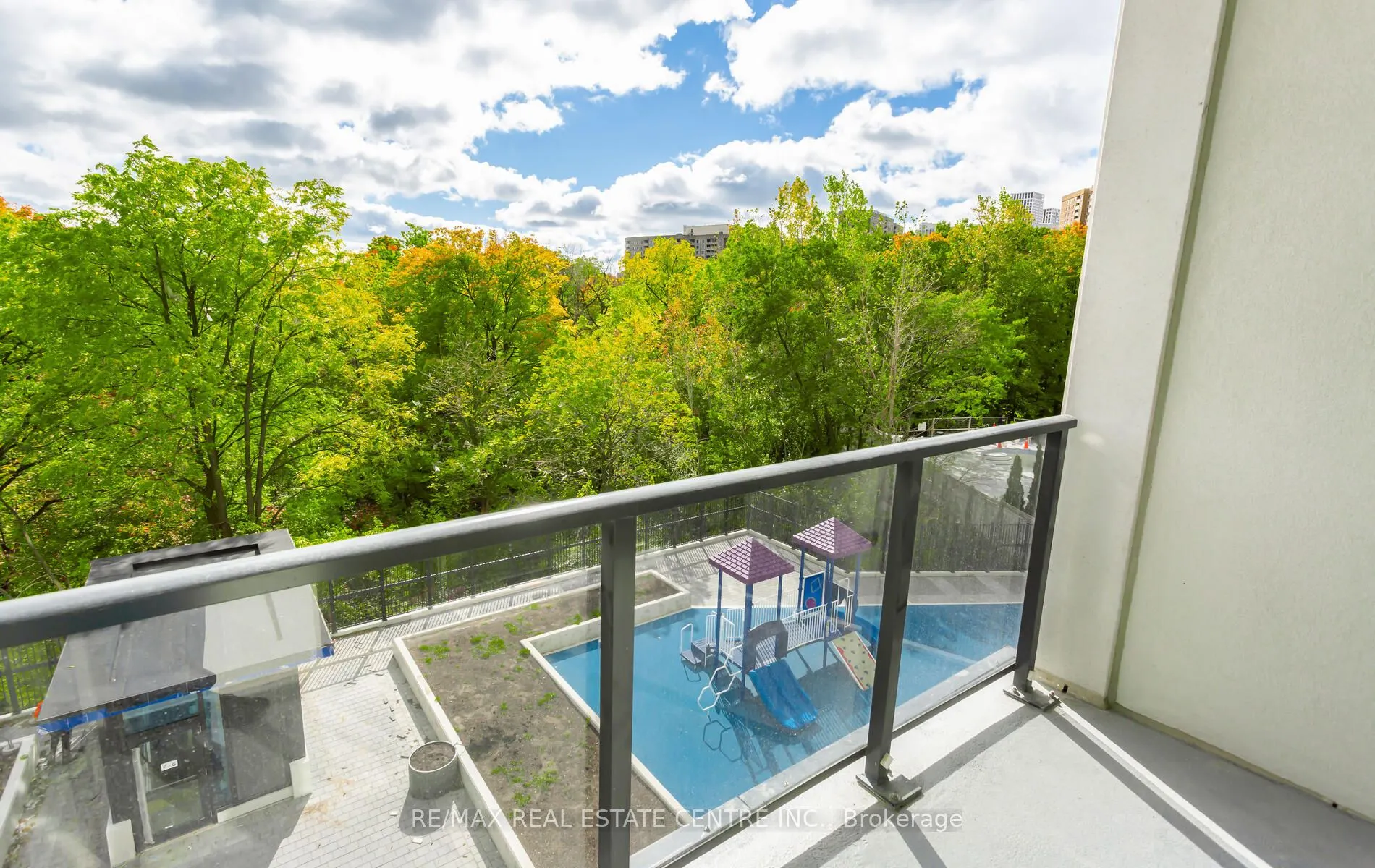 202 Burnhamthorpe Road E #301