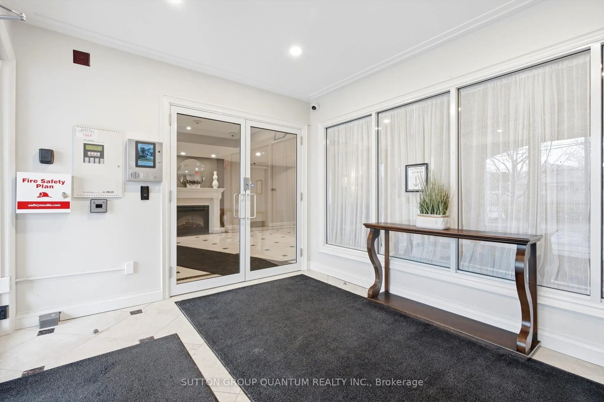 390 Upper Middle Road E #305