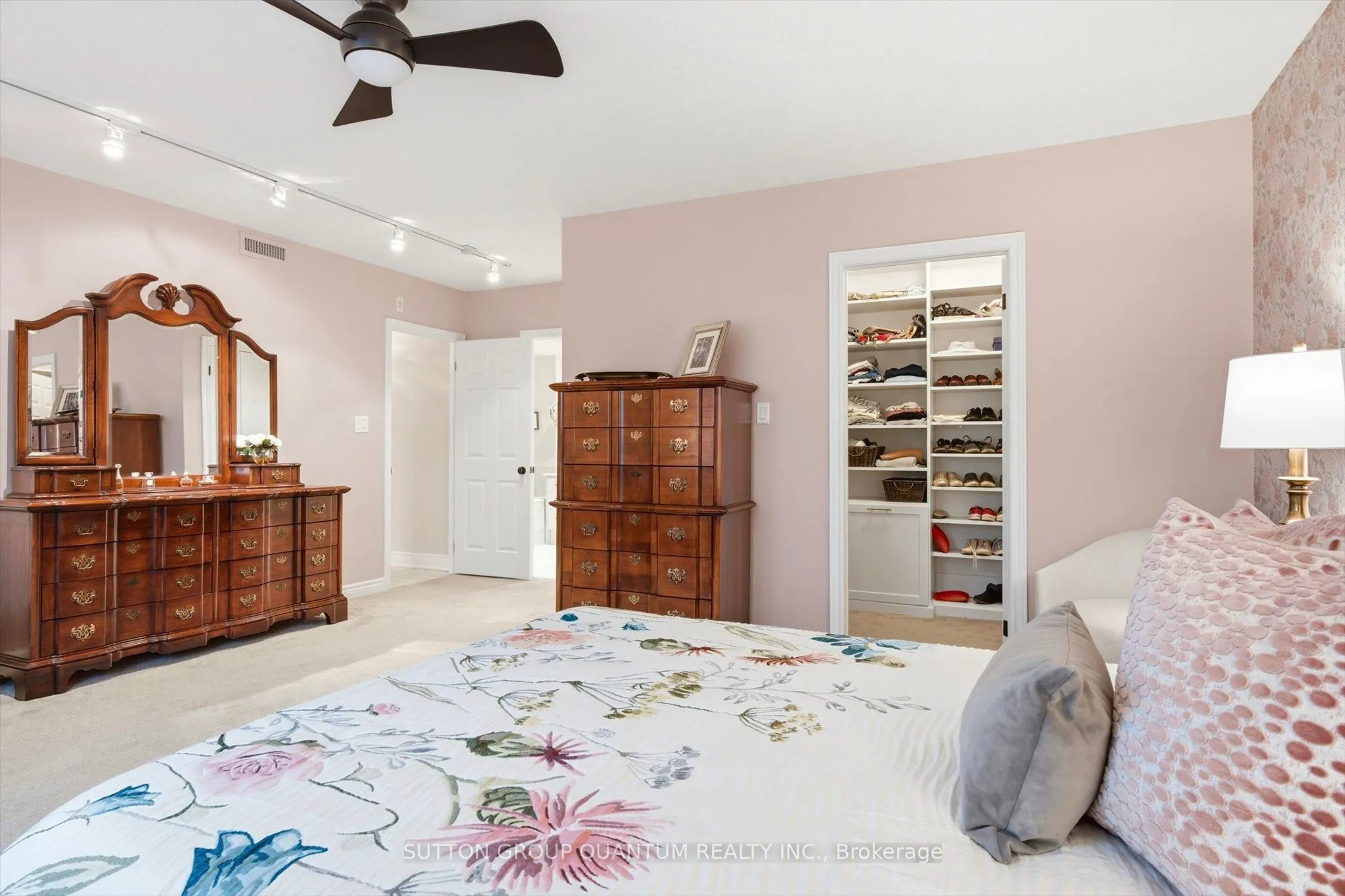 390 Upper Middle Road E #305