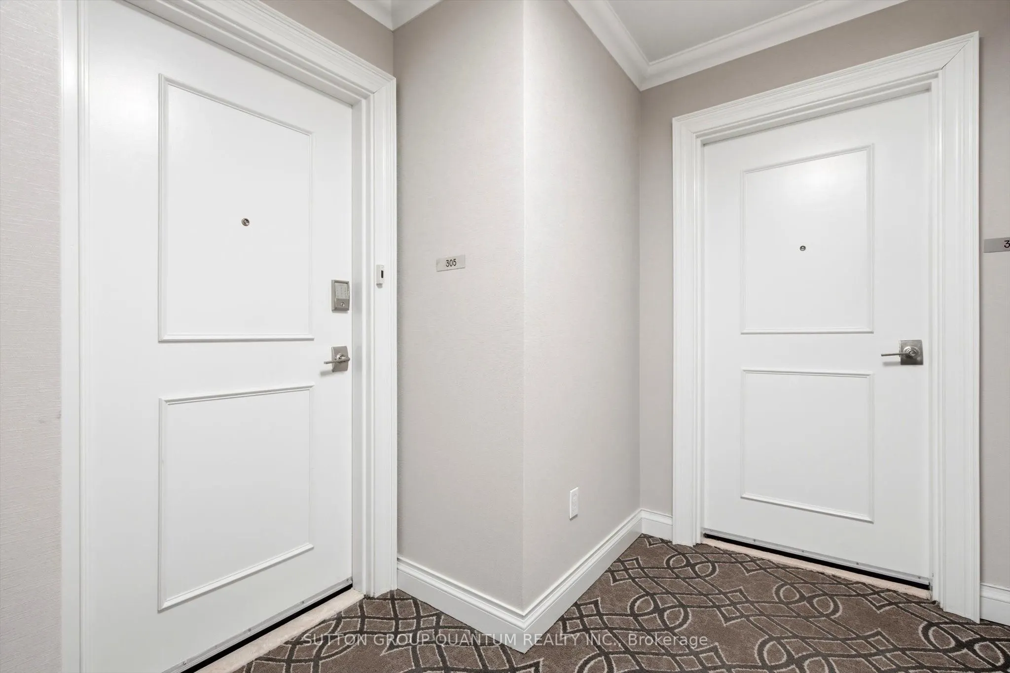 390 Upper Middle Road E #305
