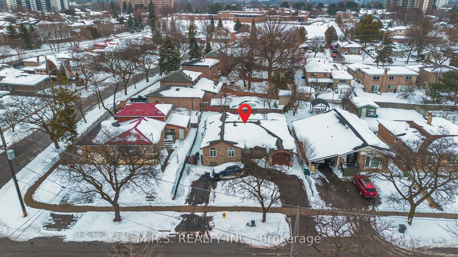 61 Bloomington Crescent