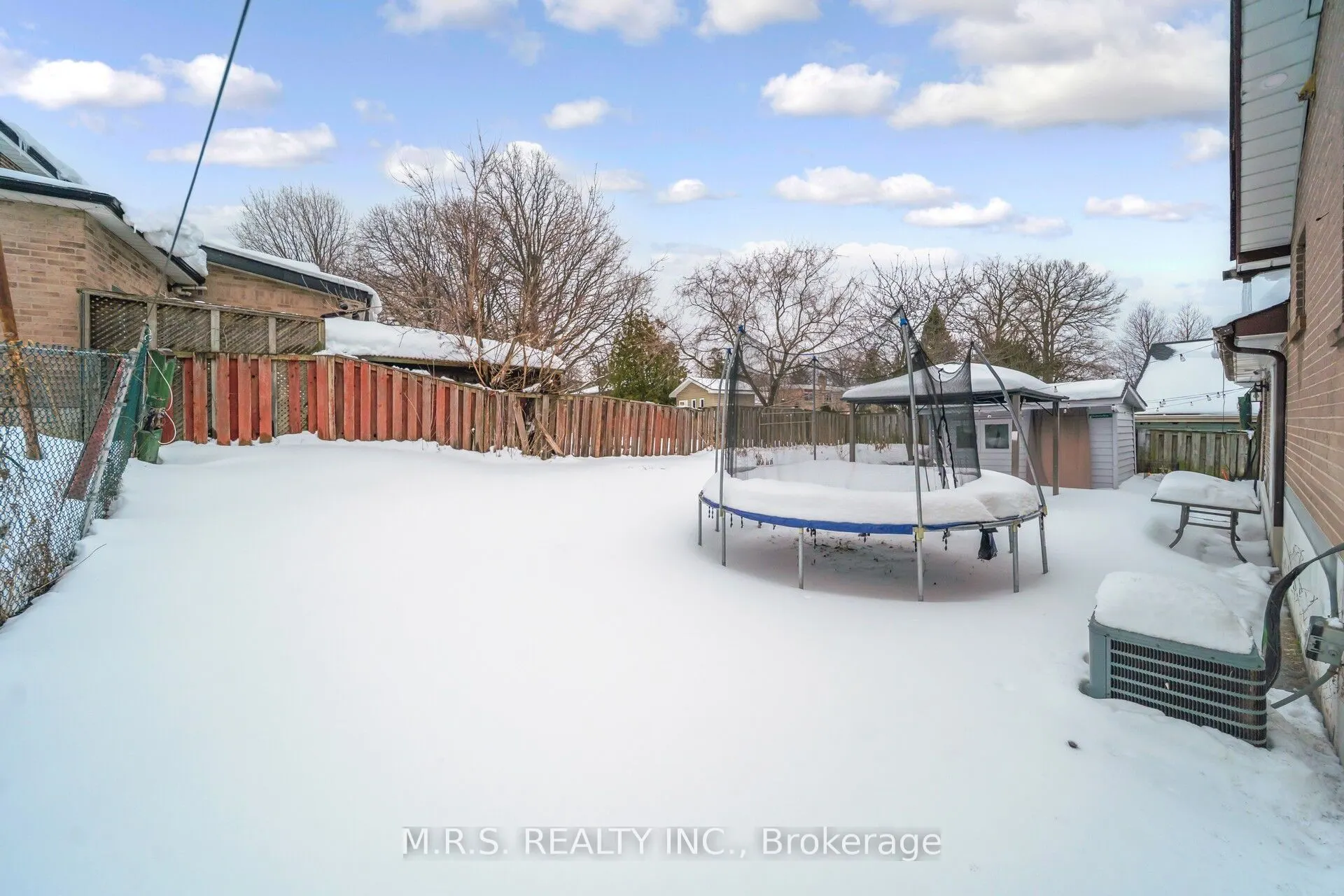 61 Bloomington Crescent