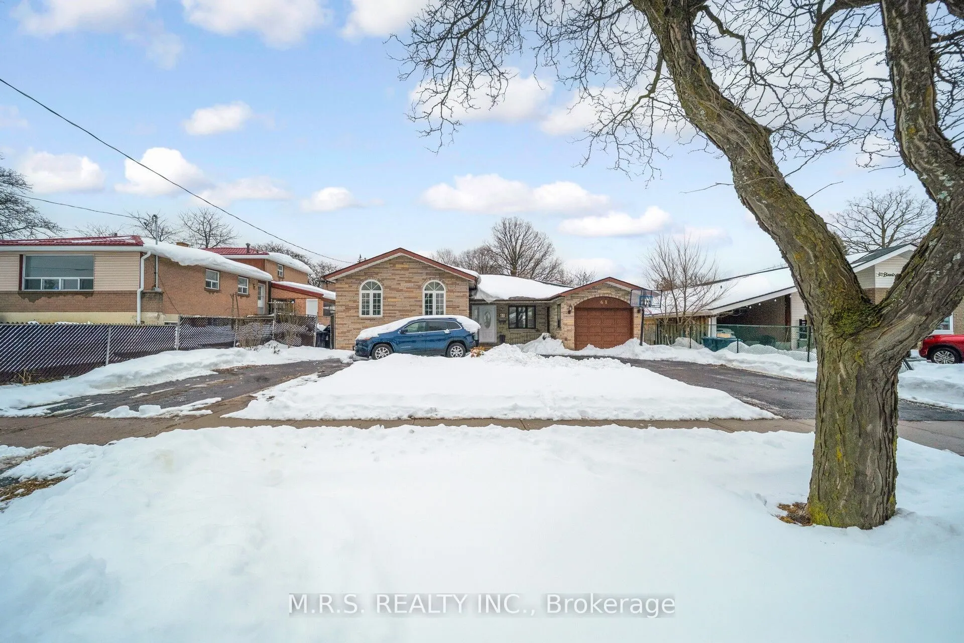 61 Bloomington Crescent
