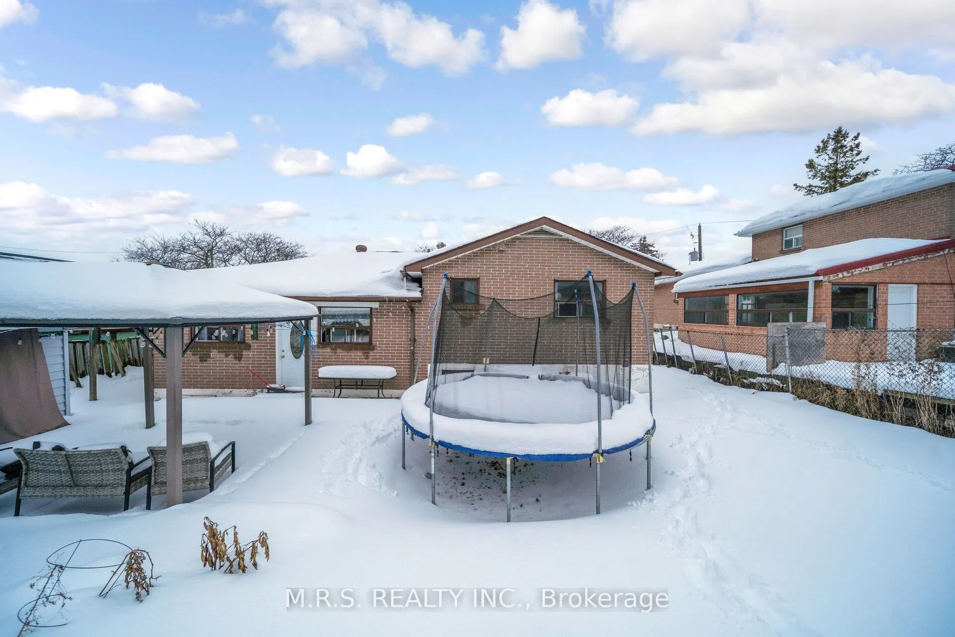 61 Bloomington Crescent
