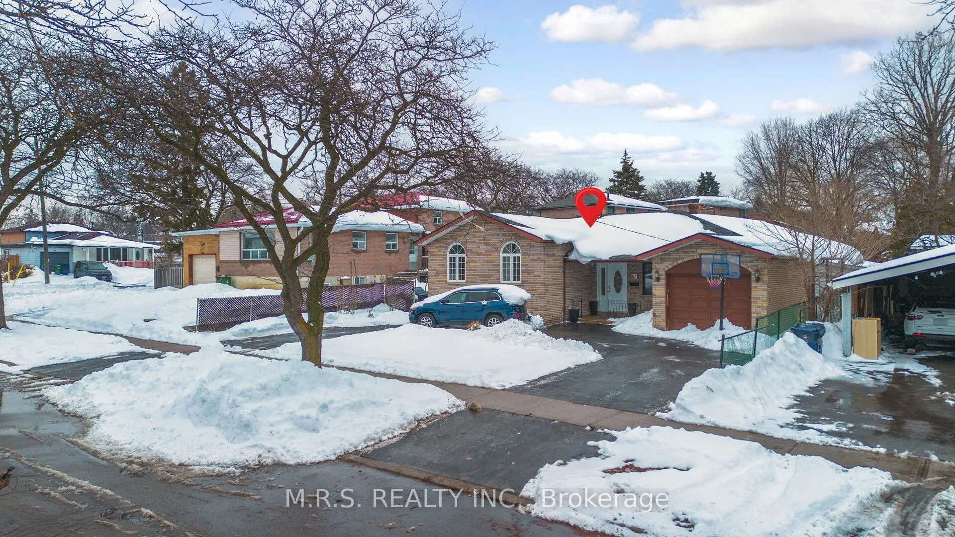 61 Bloomington Crescent
