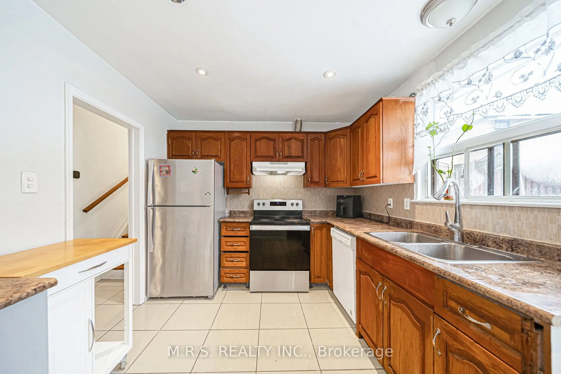 61 Bloomington Crescent