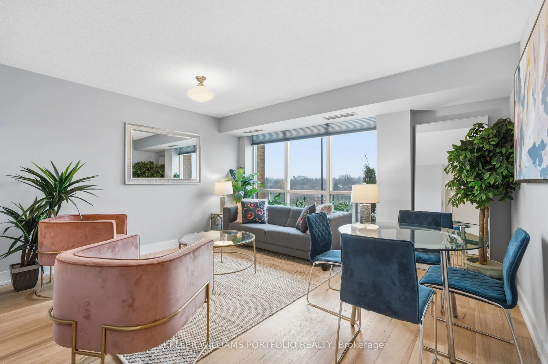 190 Manitoba Street #802
