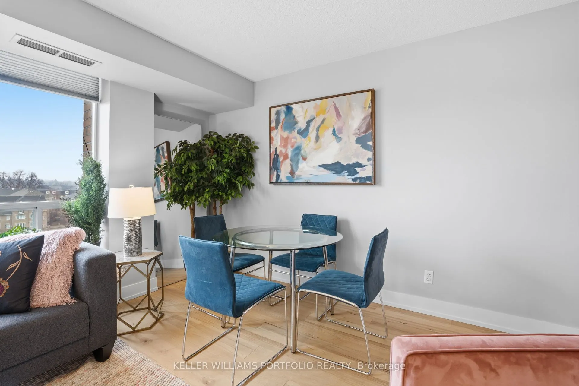 190 Manitoba Street #802