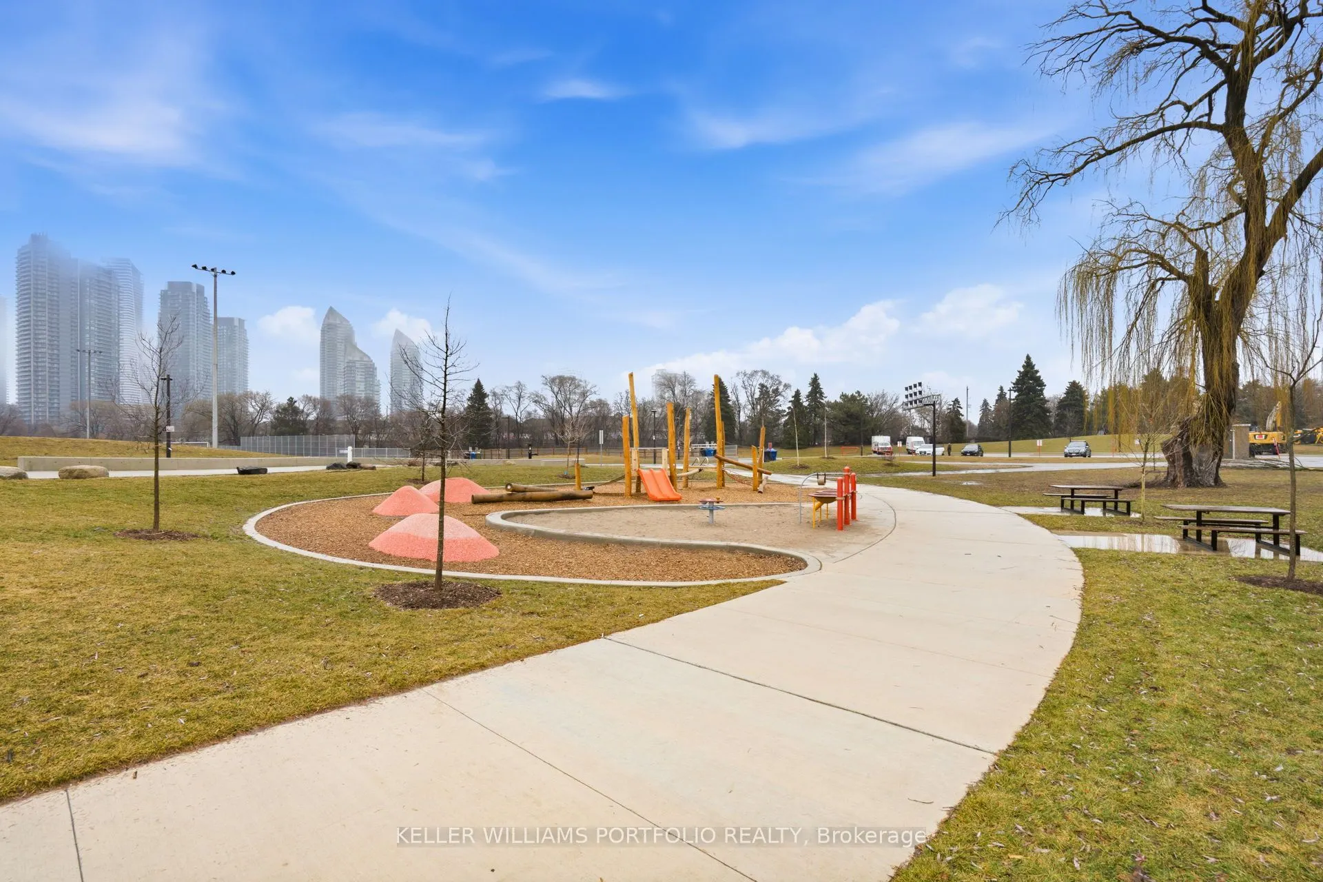 190 Manitoba Street #802