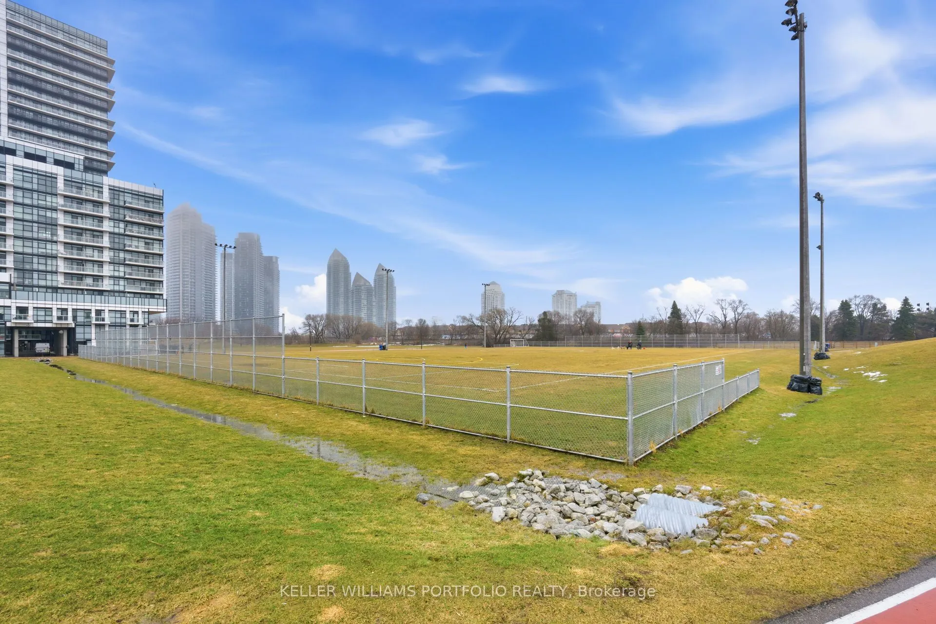 190 Manitoba Street #802