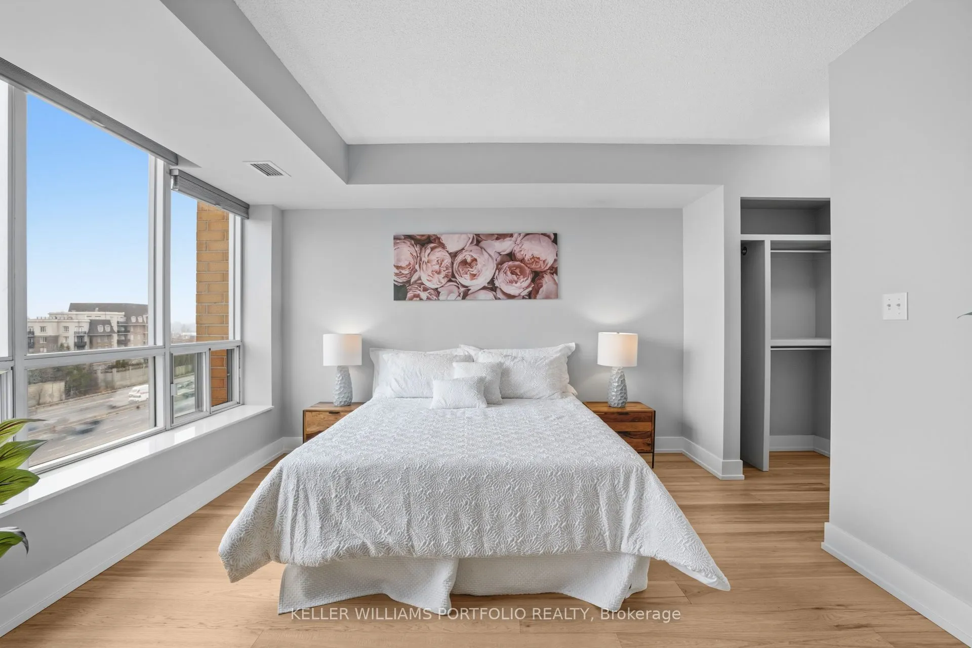 190 Manitoba Street #802