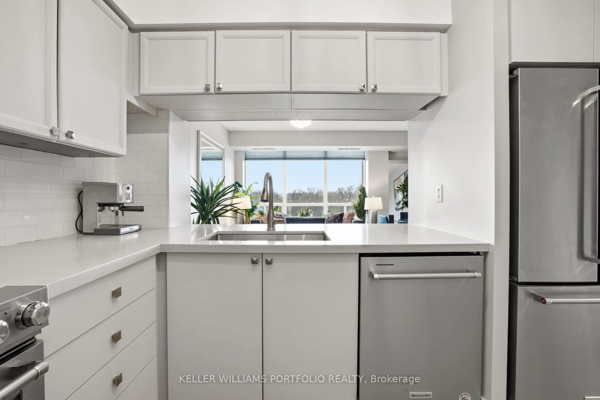 190 Manitoba Street #802