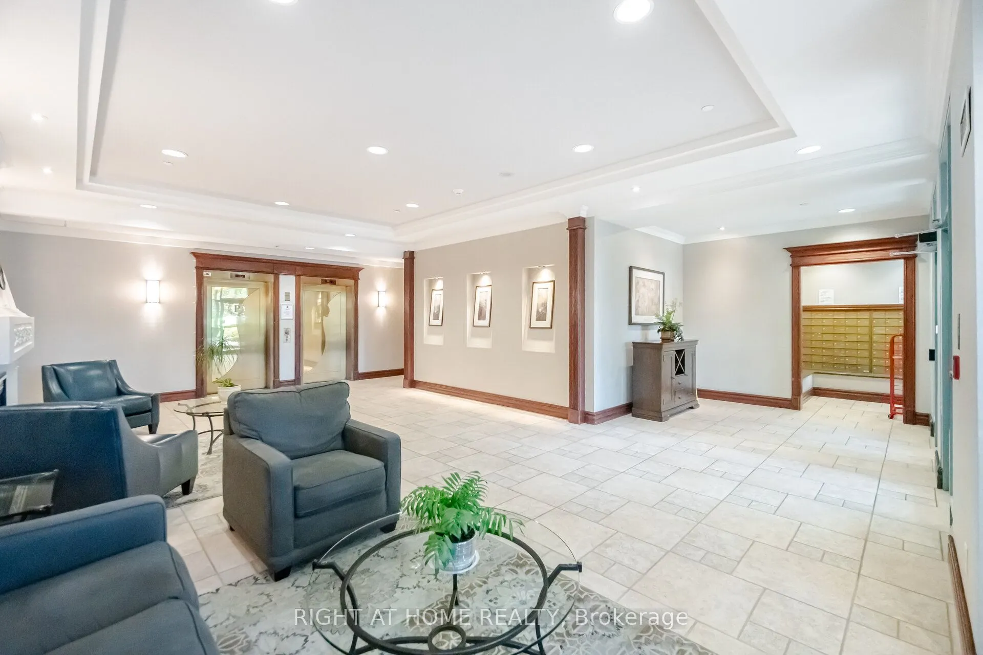 2545 Erin Centre Boulevard #1211