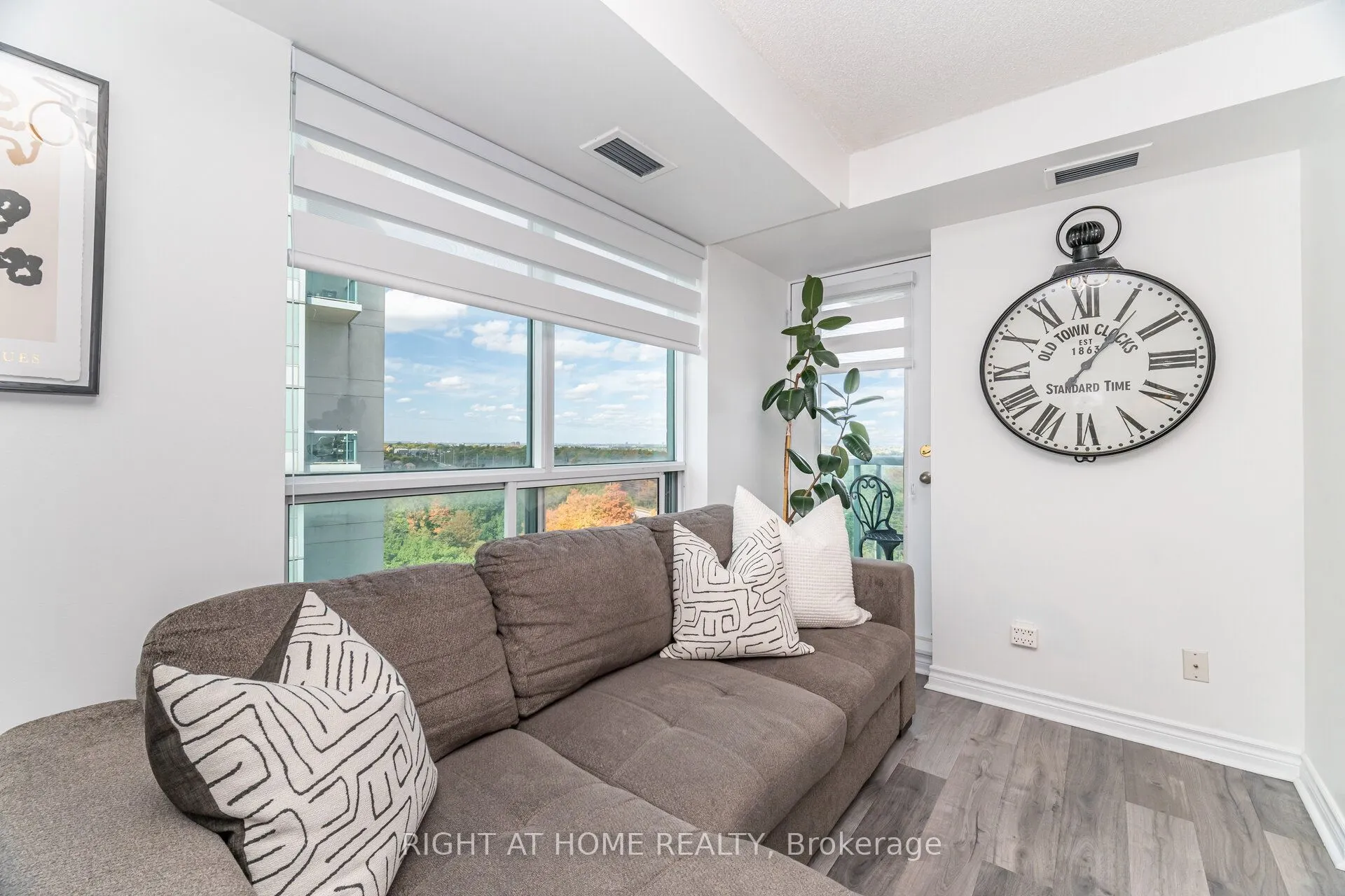2545 Erin Centre Boulevard #1211