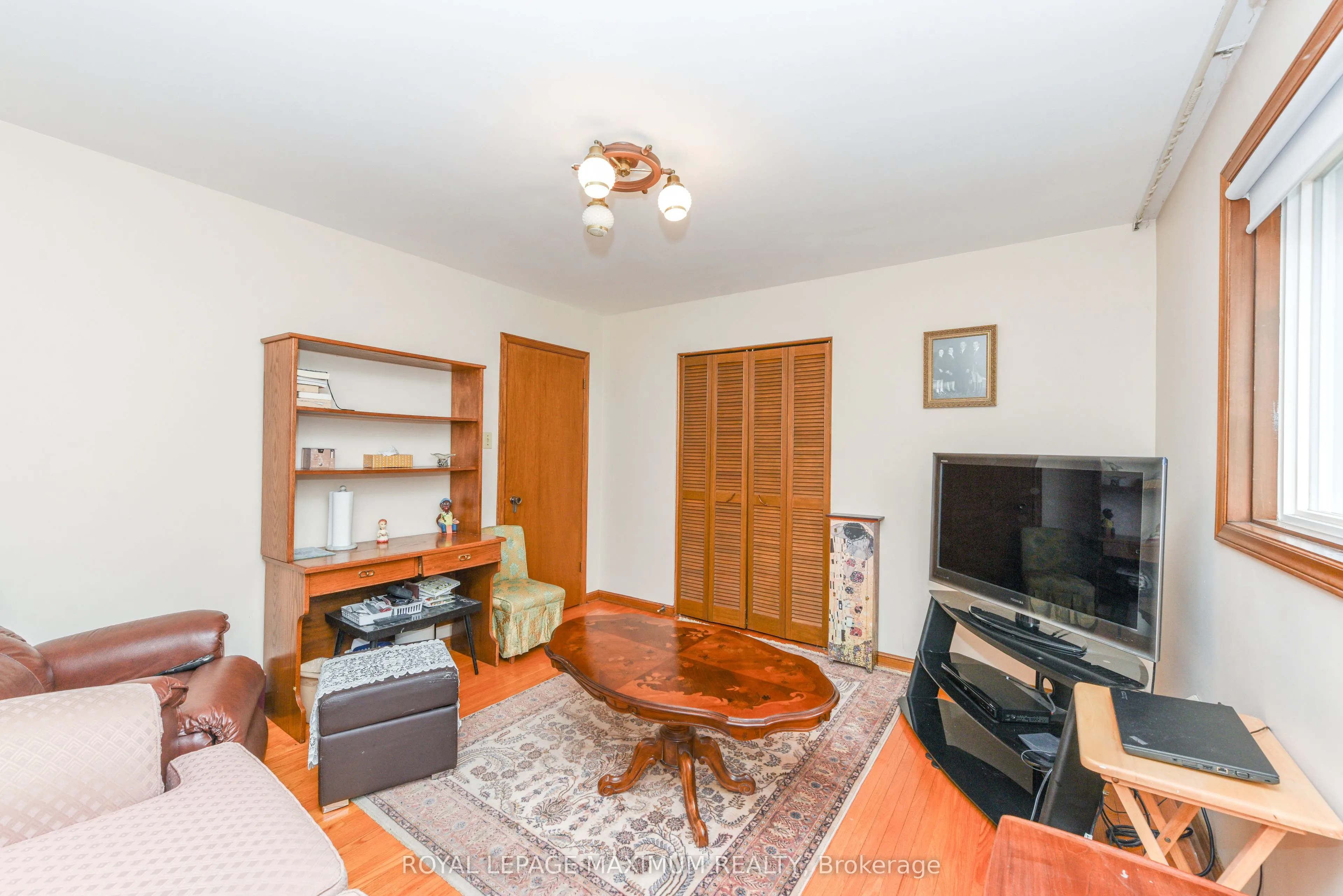 78 Roxaline Street