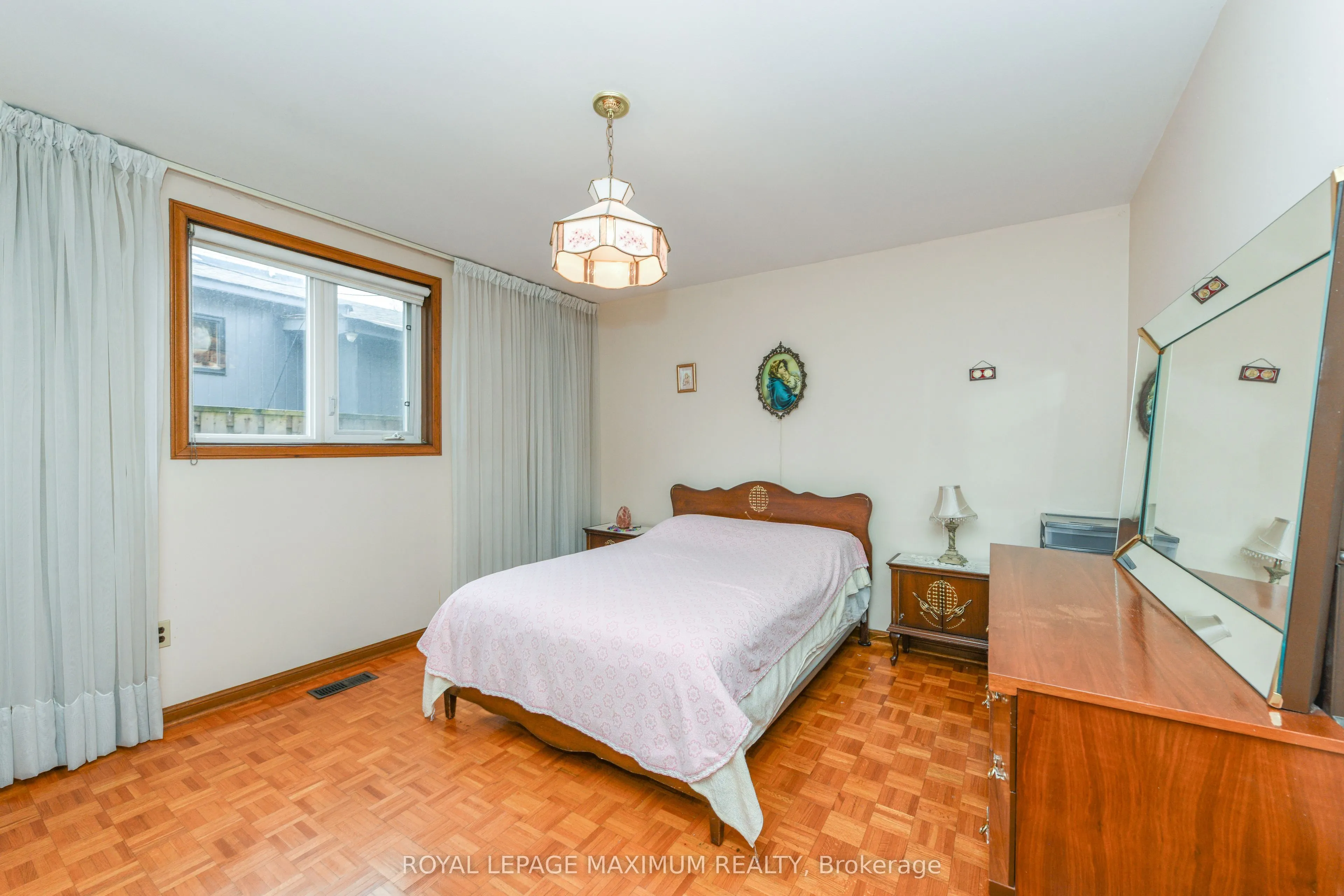 78 Roxaline Street