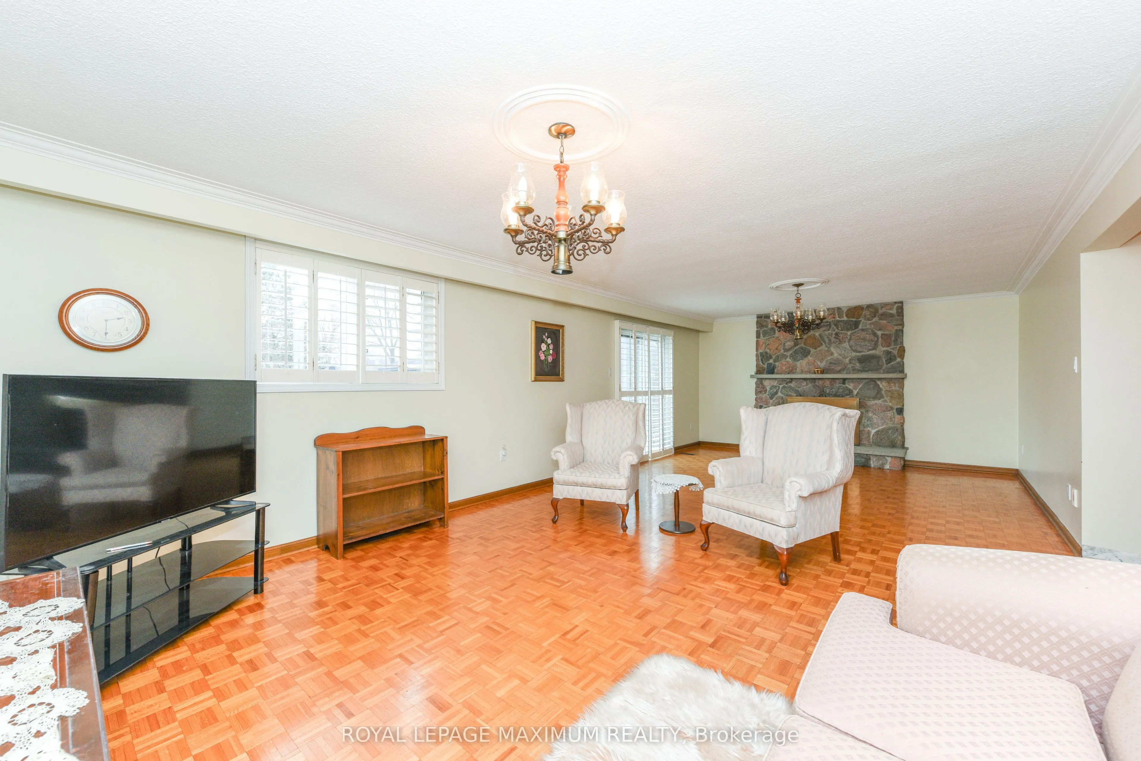 78 Roxaline Street