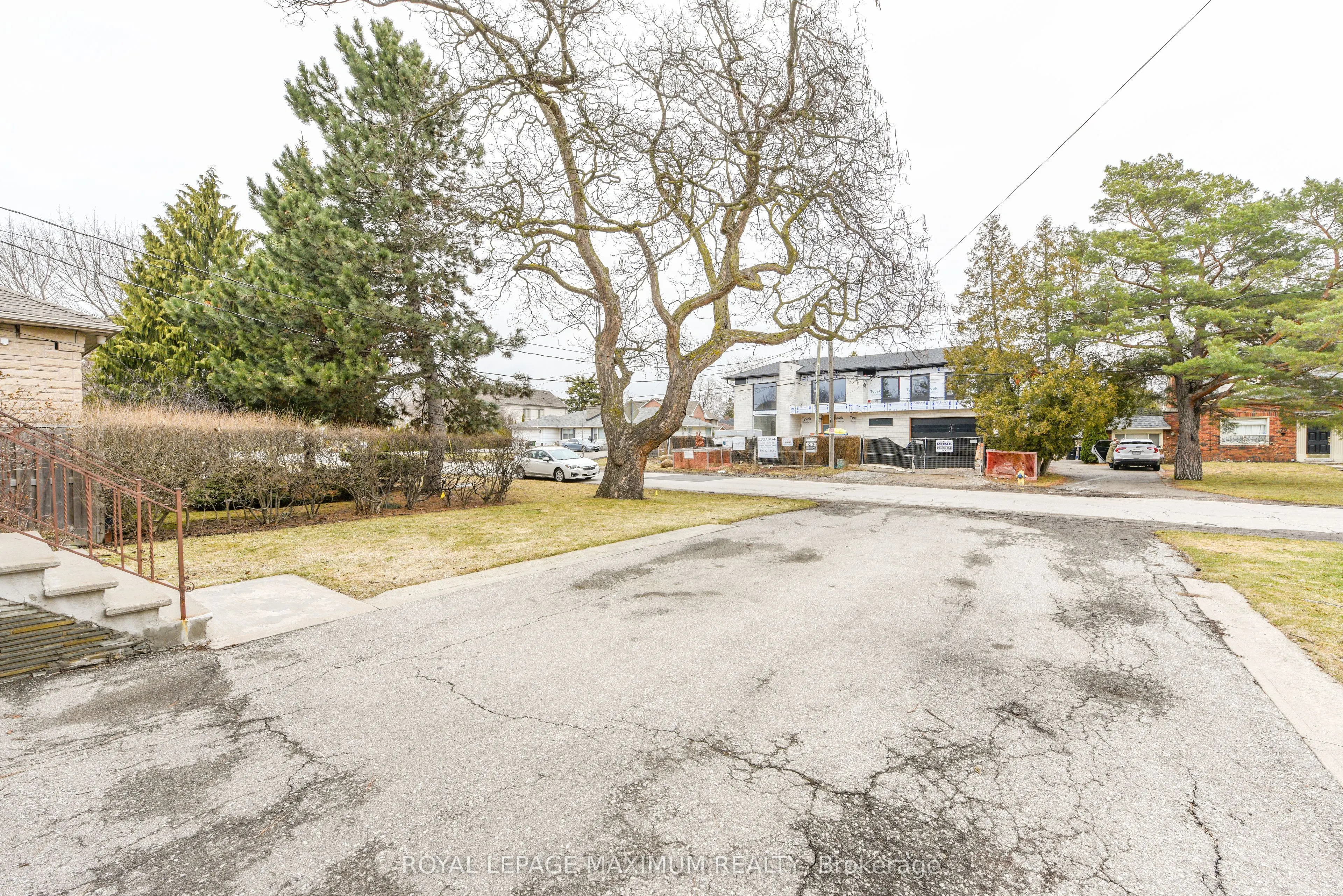 78 Roxaline Street