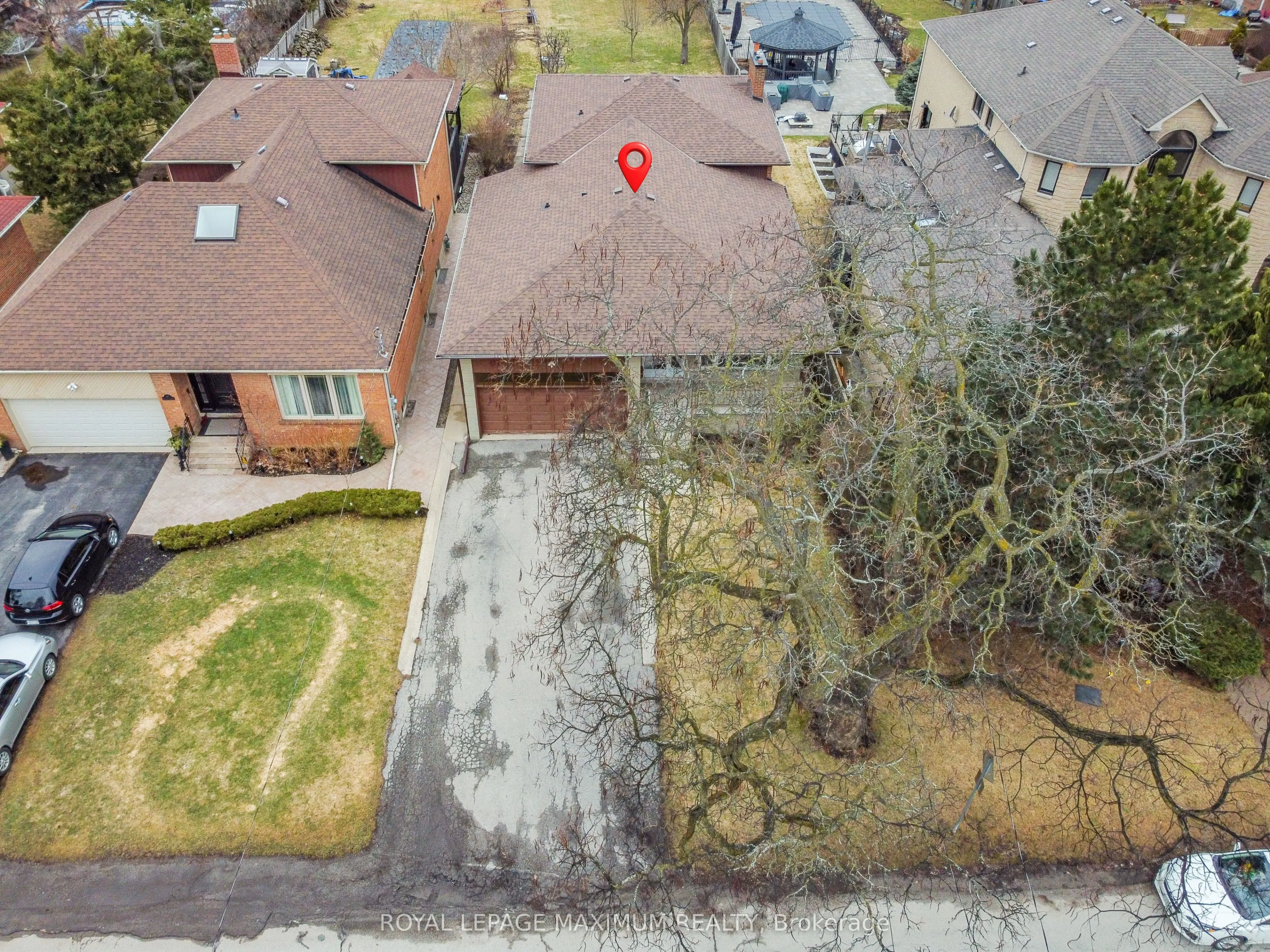 78 Roxaline Street
