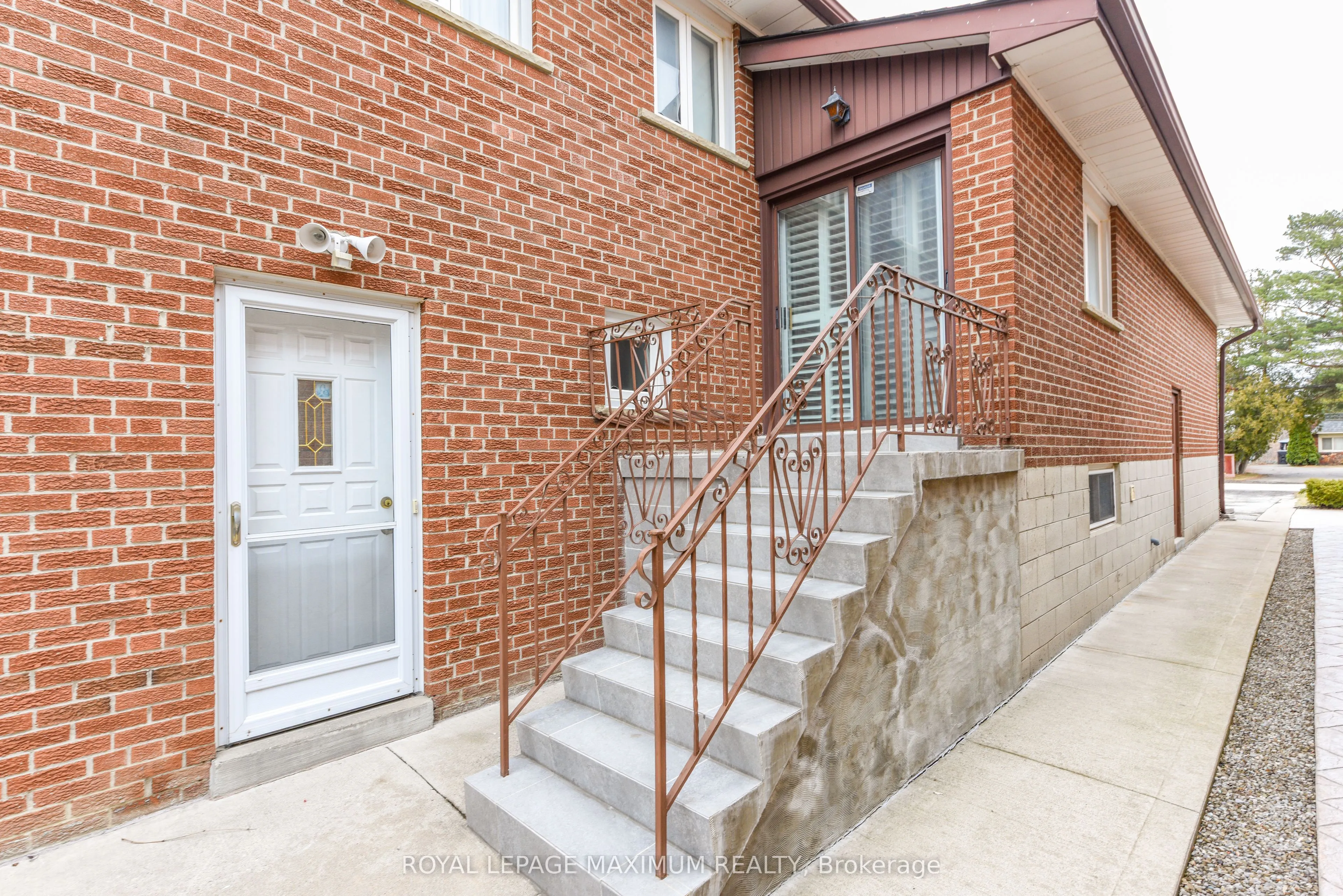 78 Roxaline Street