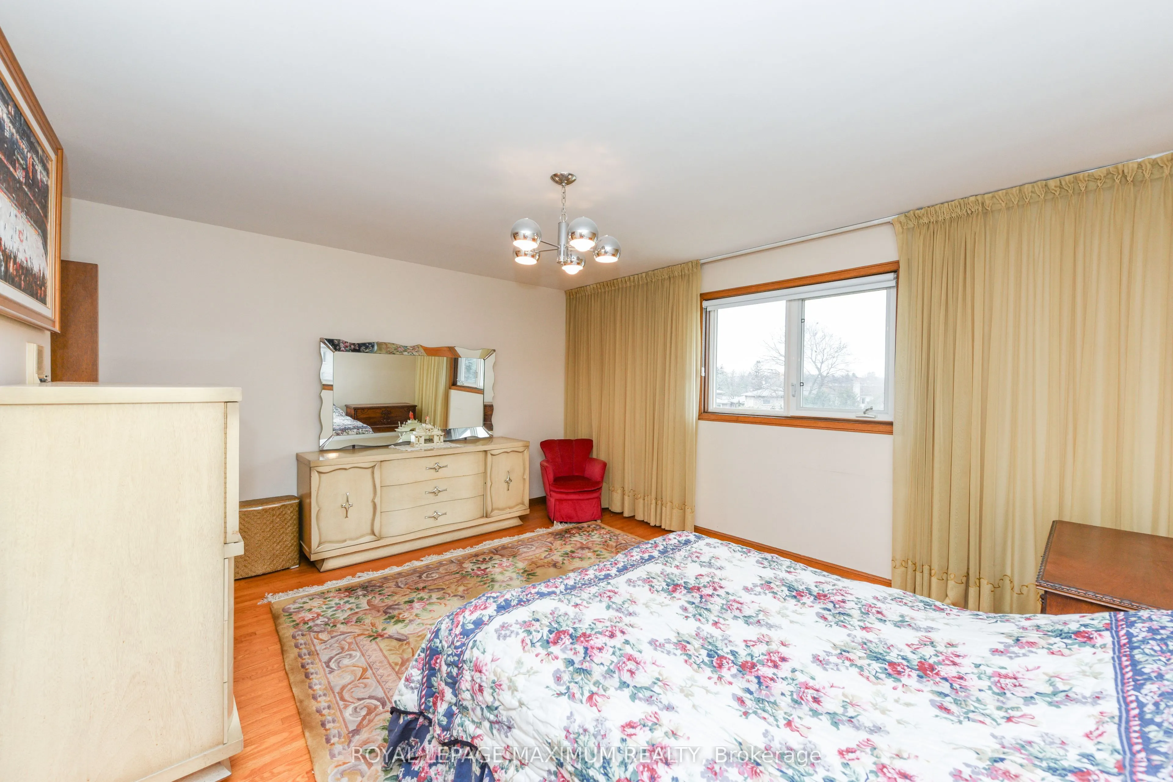 78 Roxaline Street