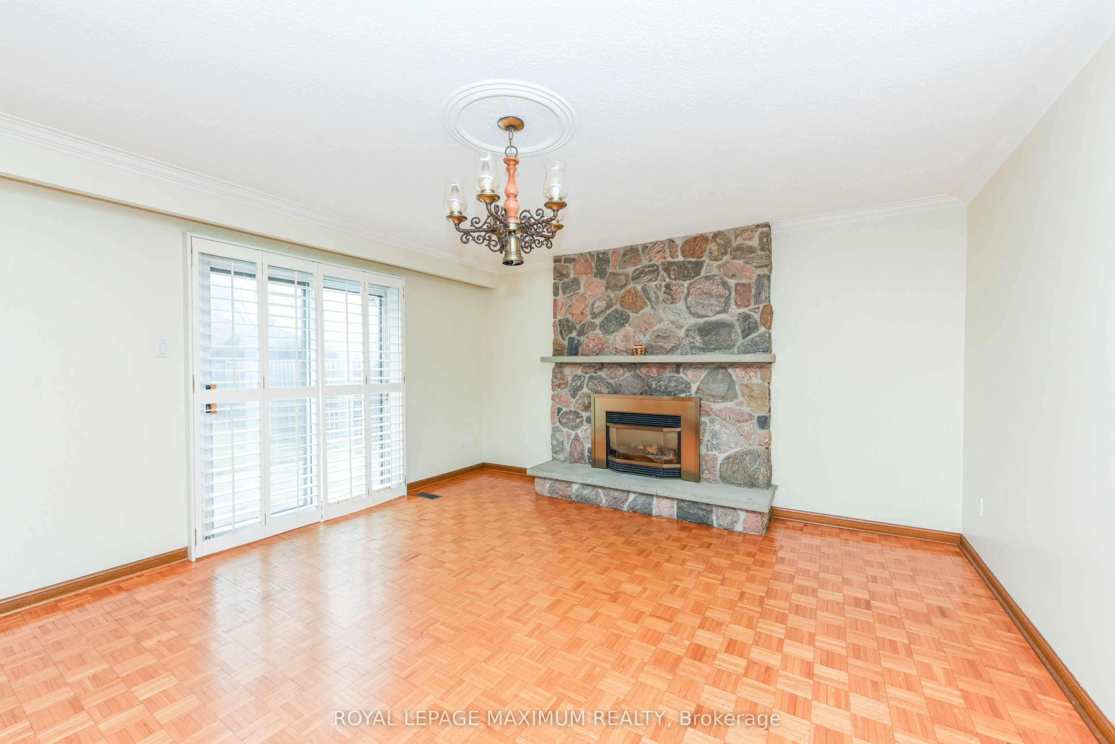78 Roxaline Street