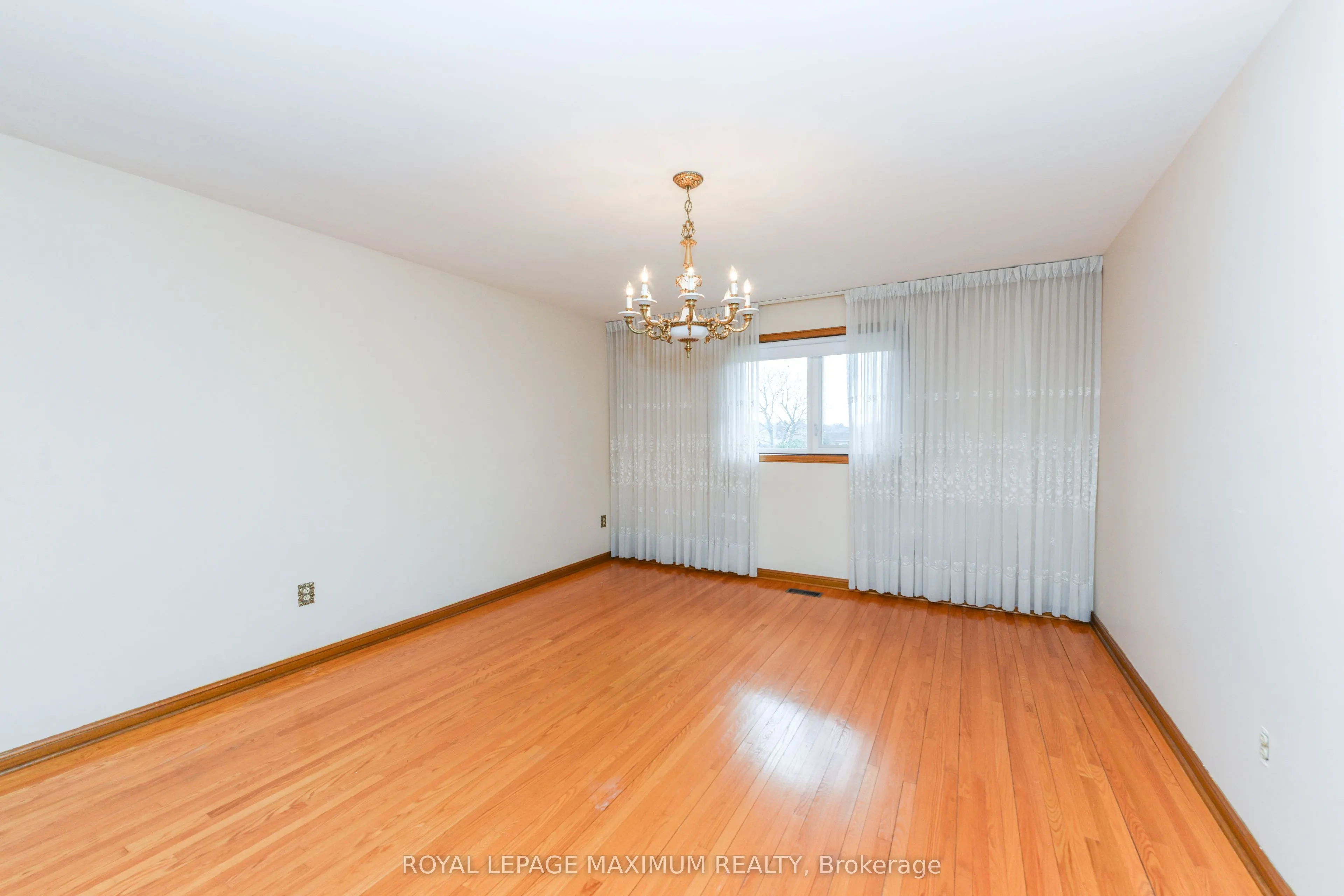 78 Roxaline Street