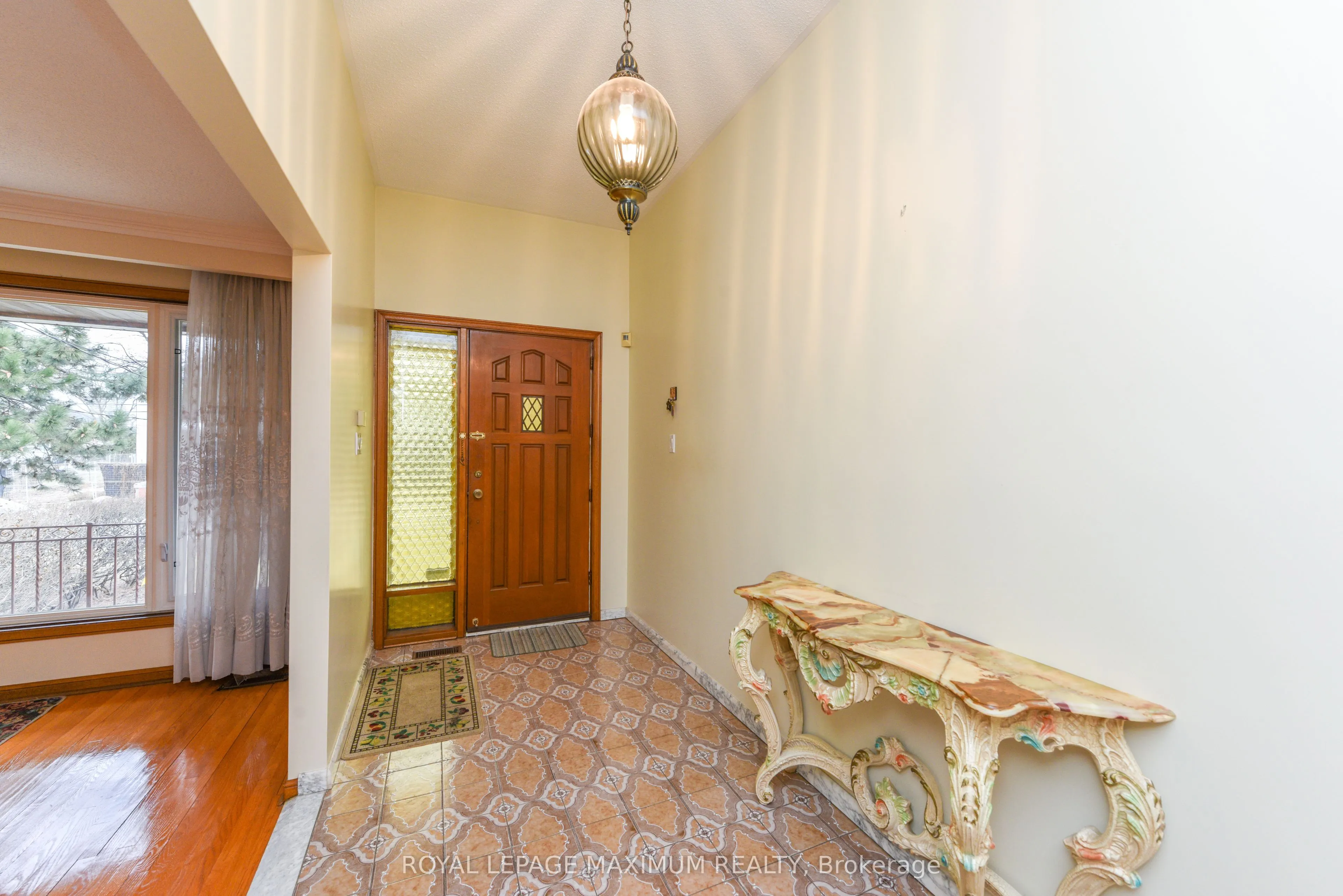 78 Roxaline Street