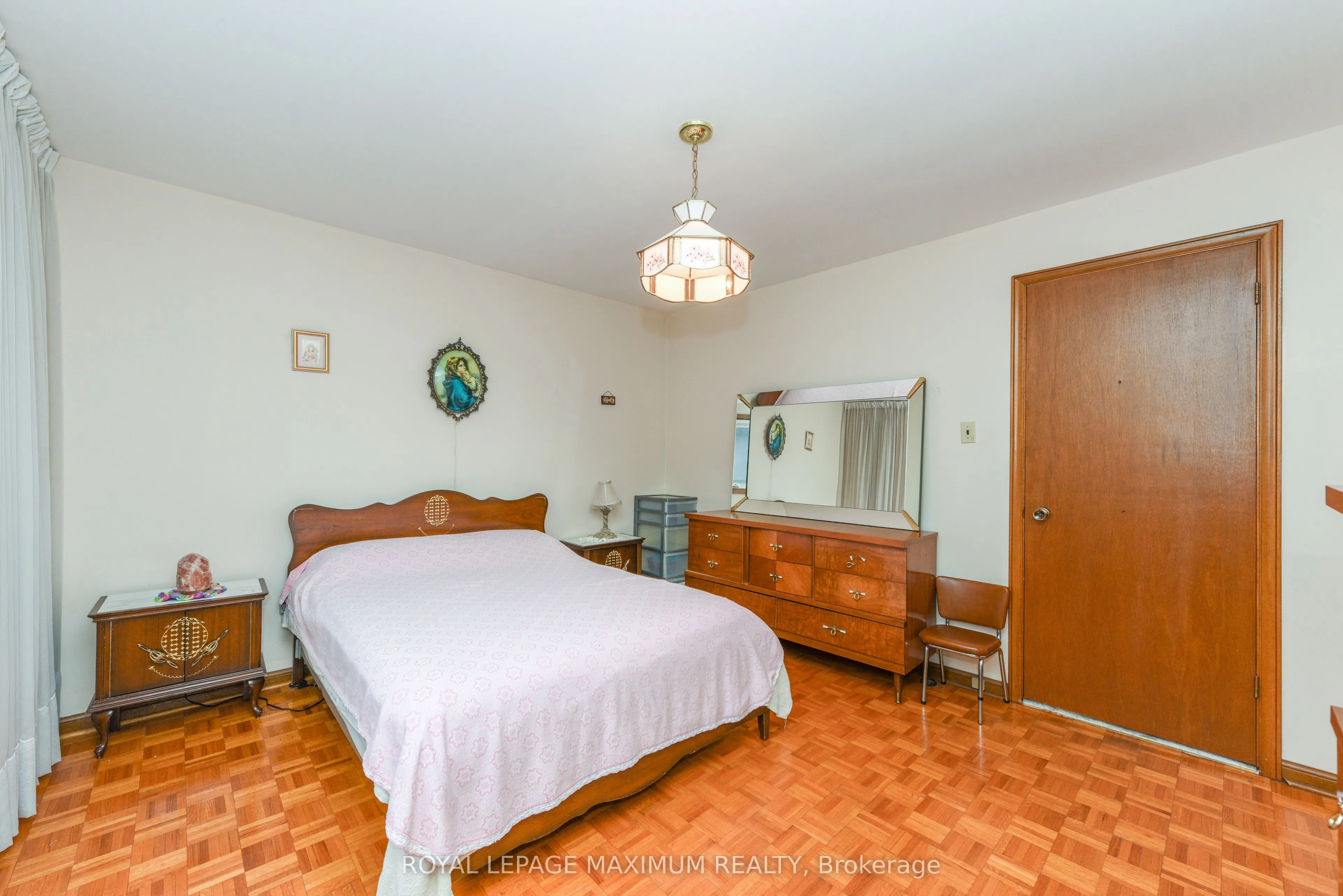 78 Roxaline Street