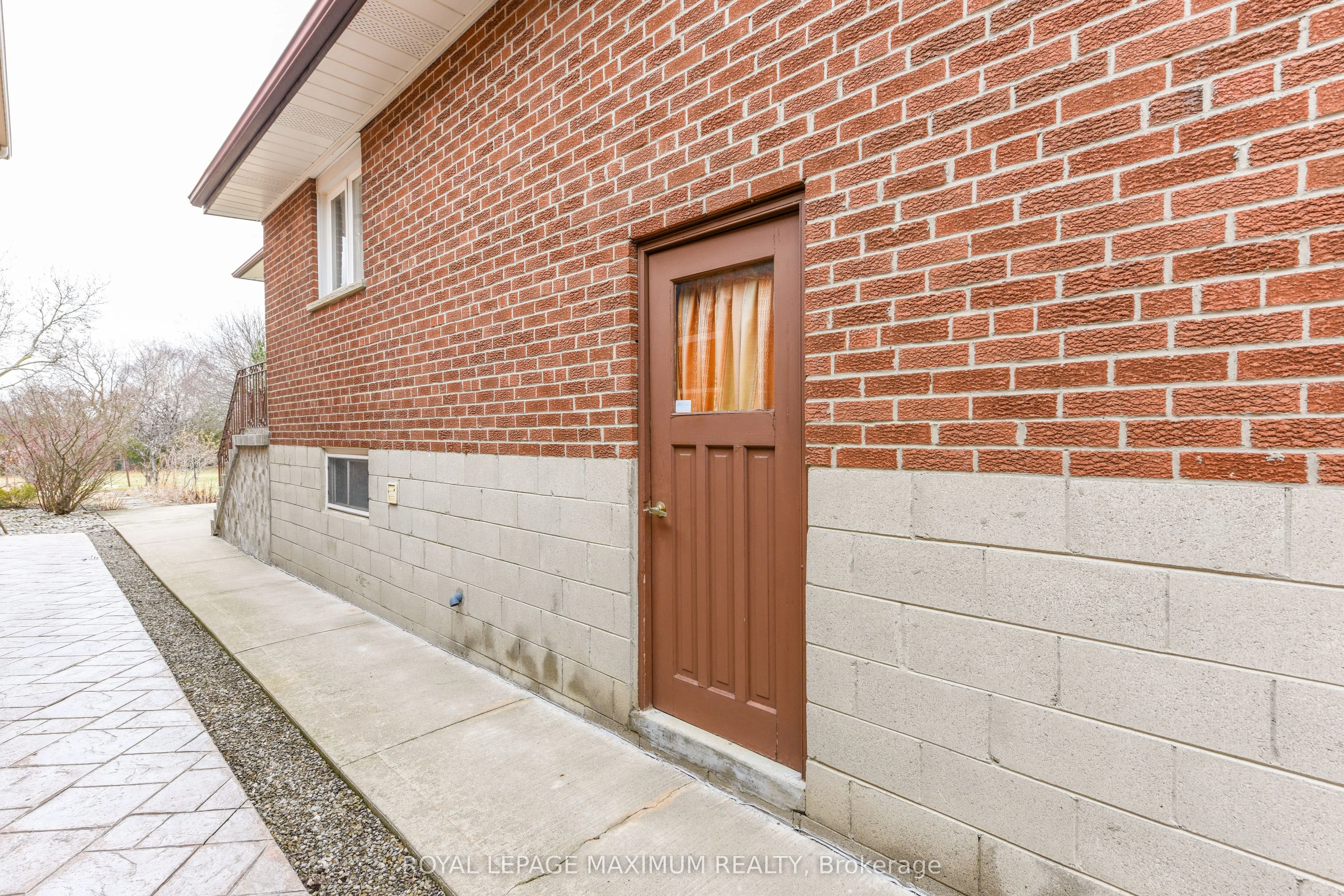 78 Roxaline Street