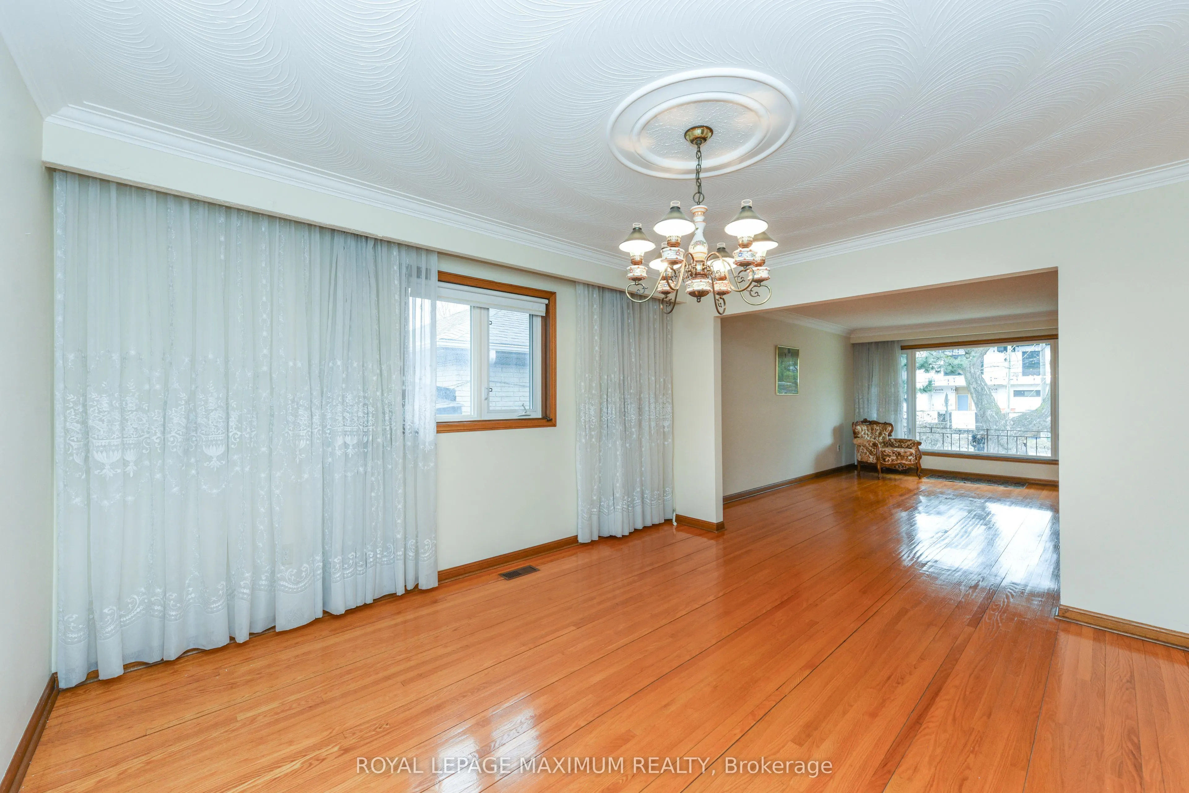 78 Roxaline Street