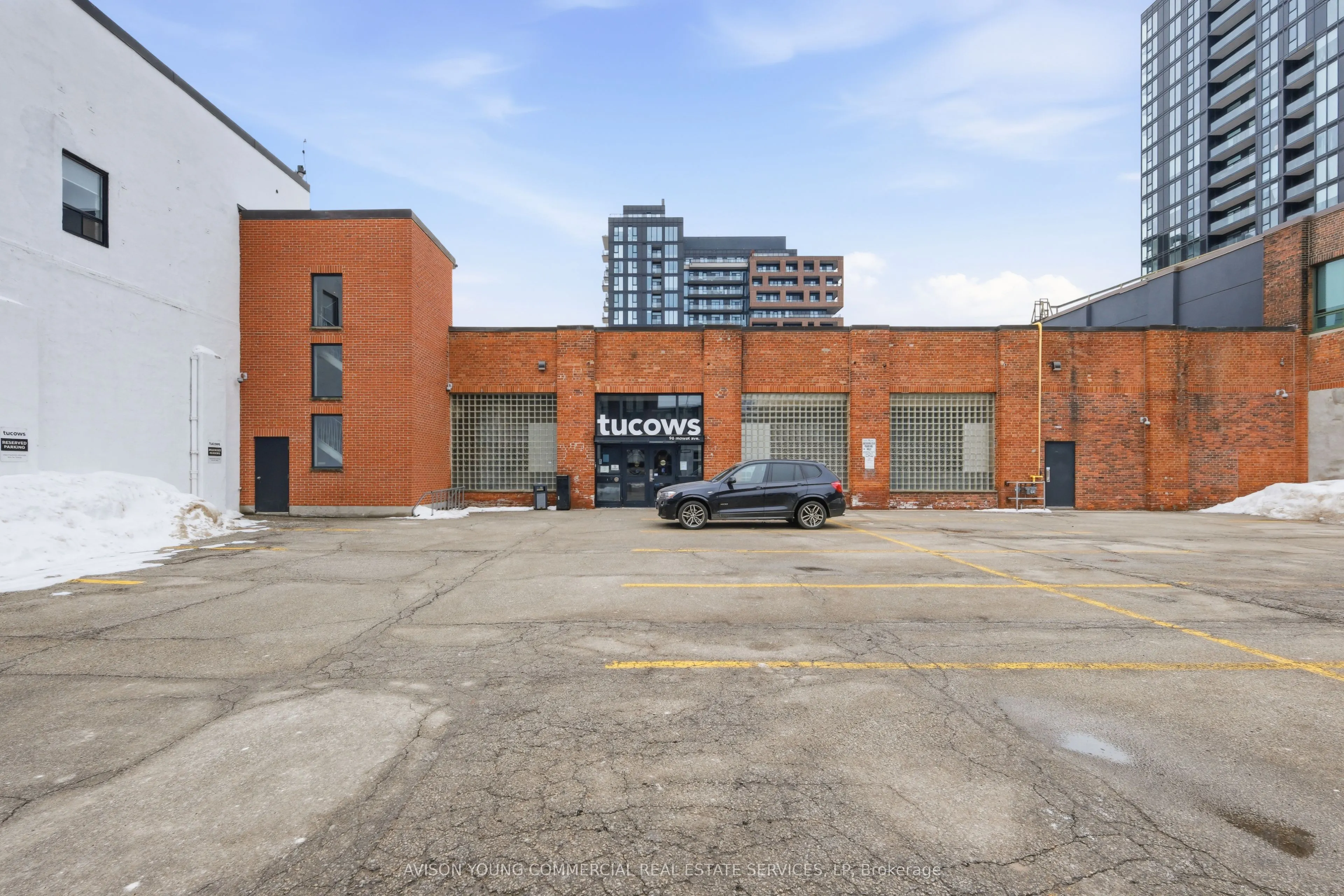 96 Mowat Avenue #Ground Floor