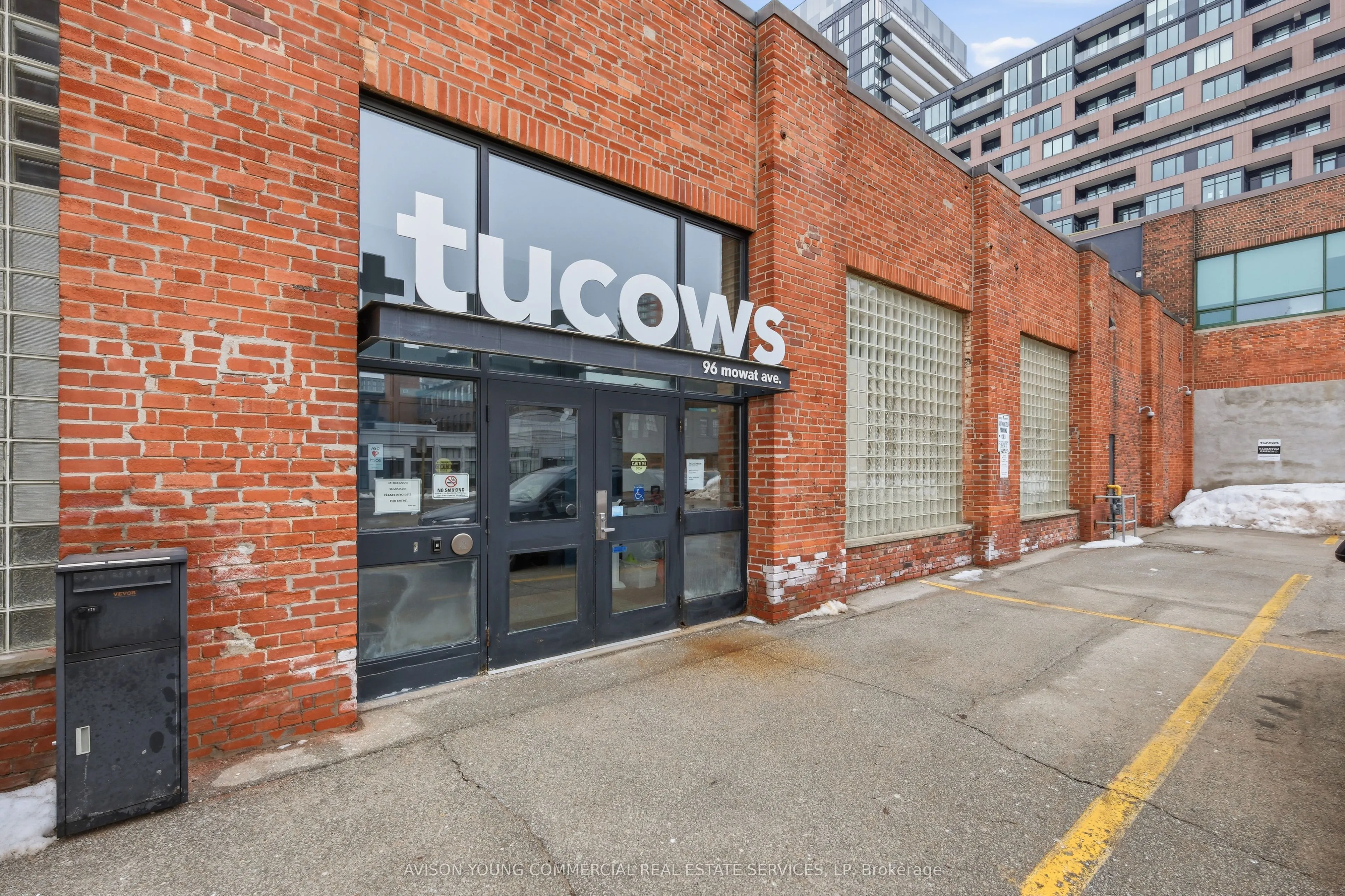 96 Mowat Avenue #Ground Floor