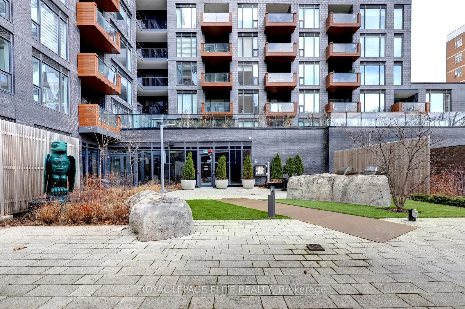 21 Park Street E #318