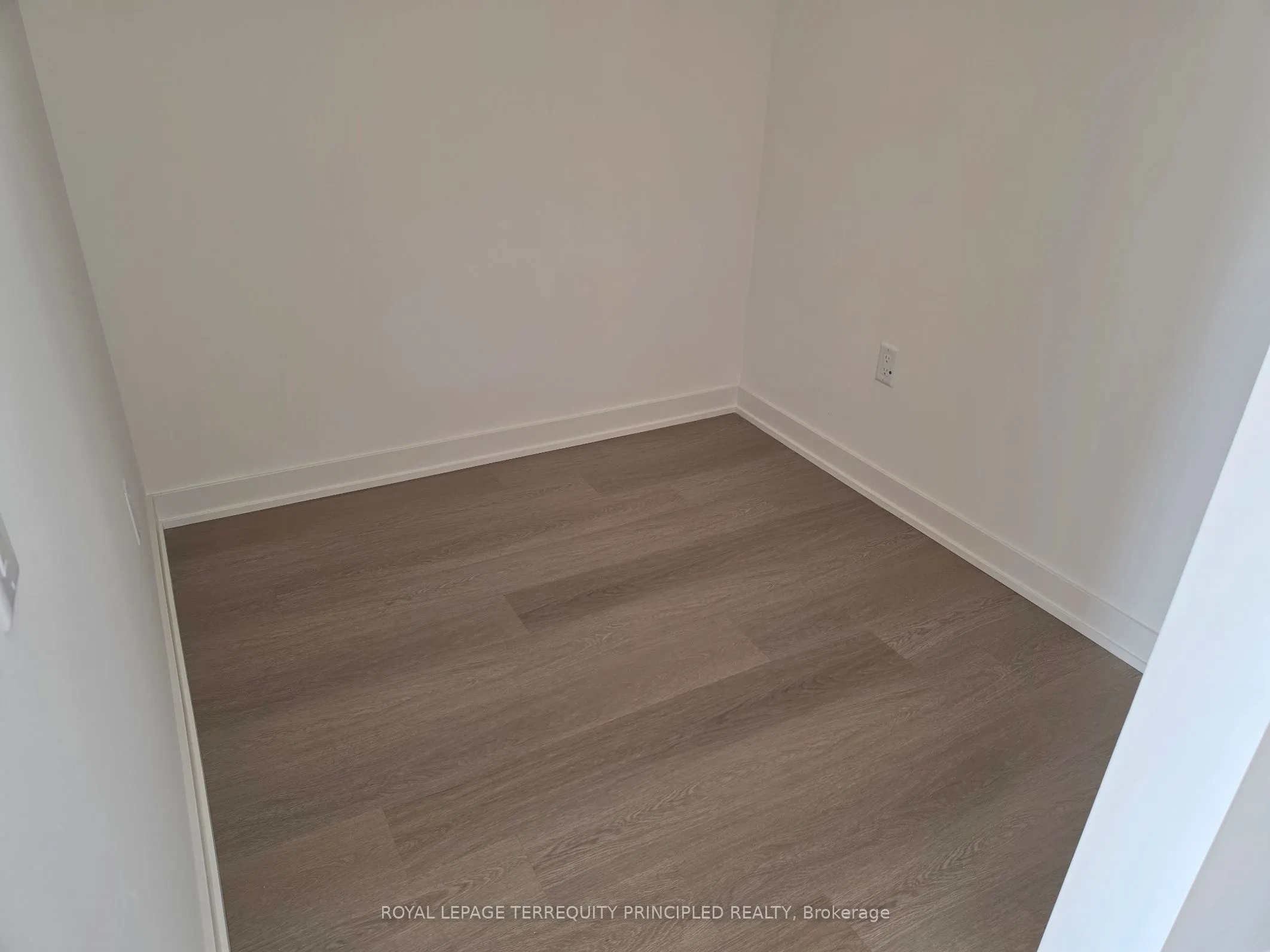 448 Burnhamthorpe Road W #517