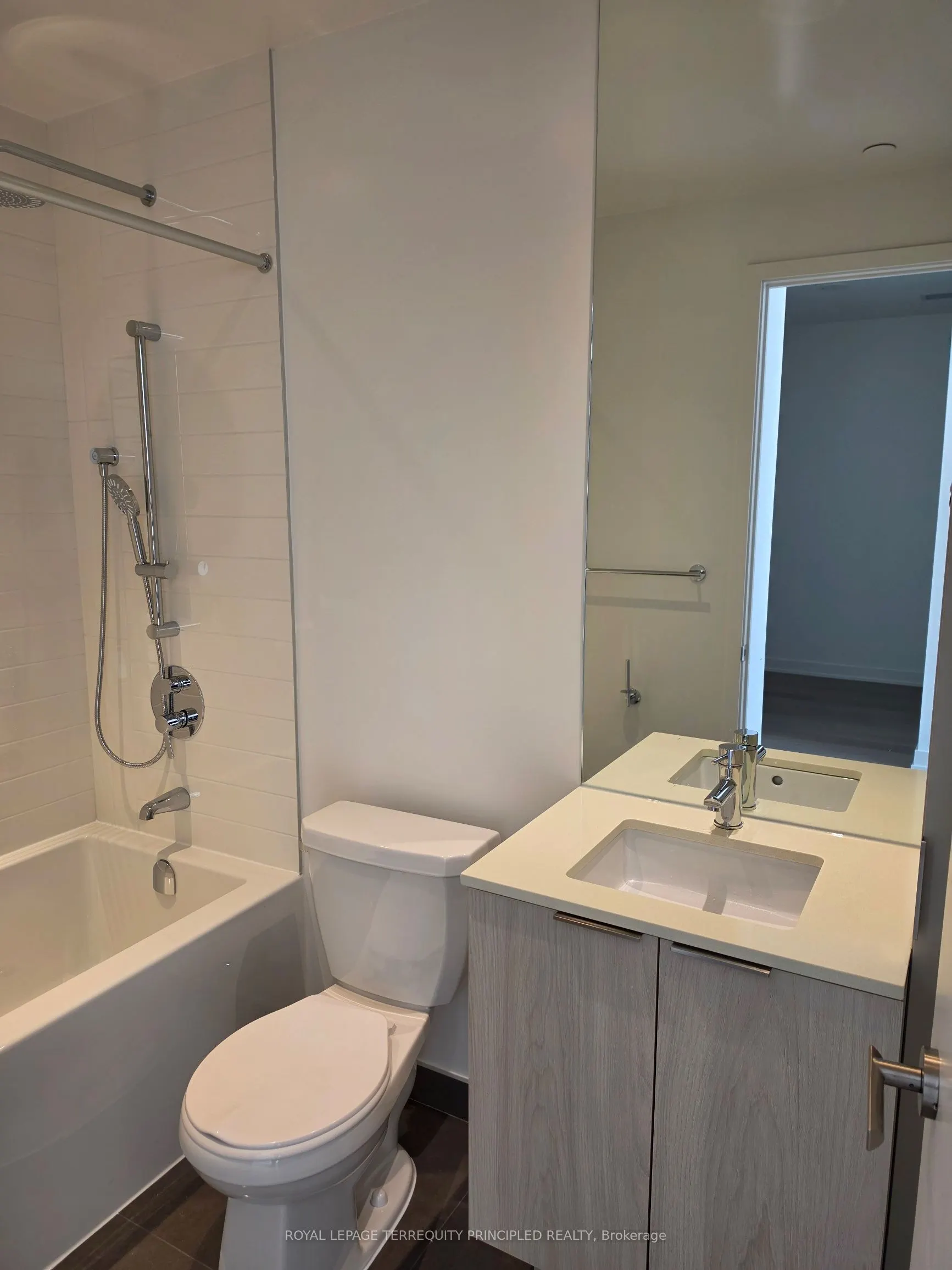 448 Burnhamthorpe Road W #517